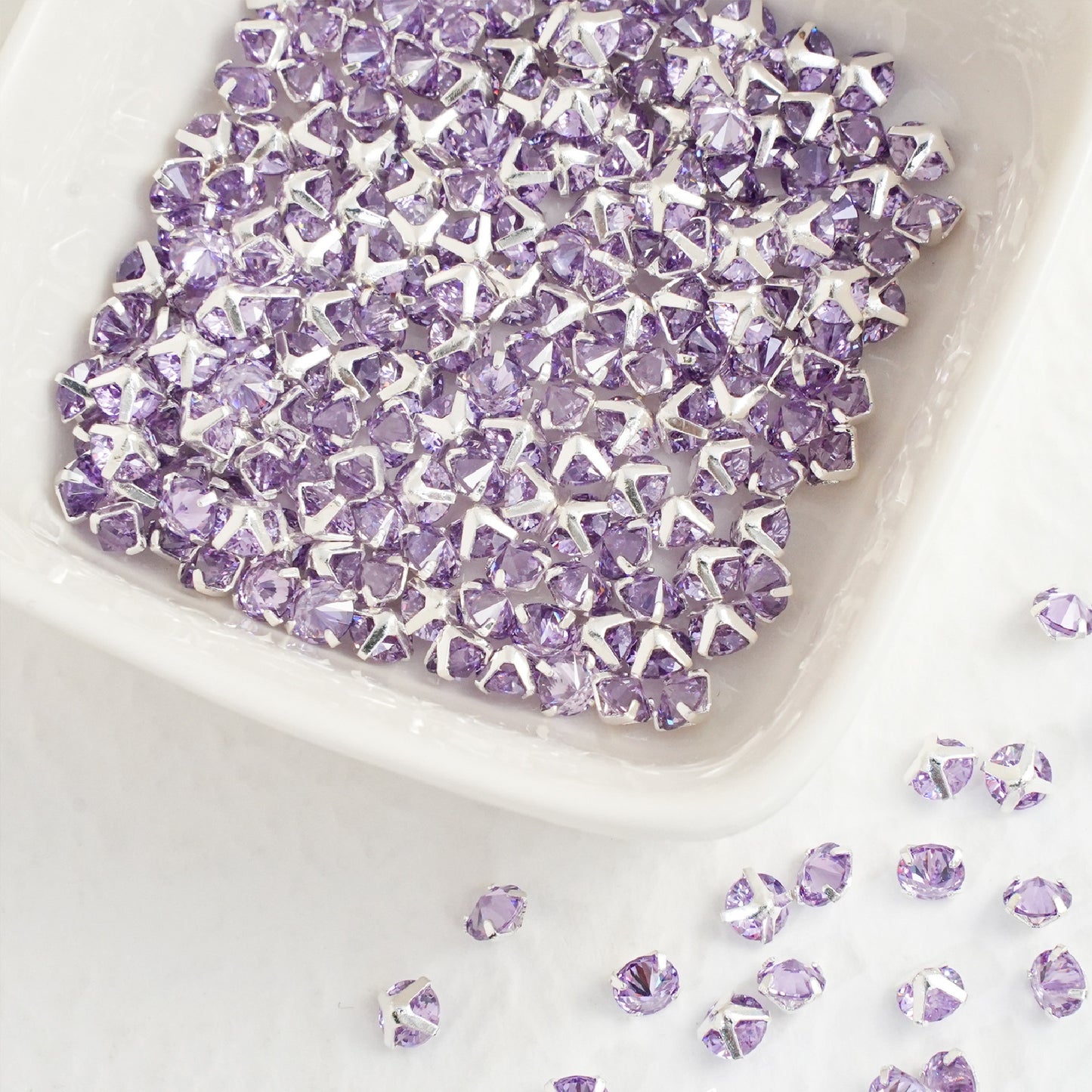 4MM Round Reverse Prong-Set CZ