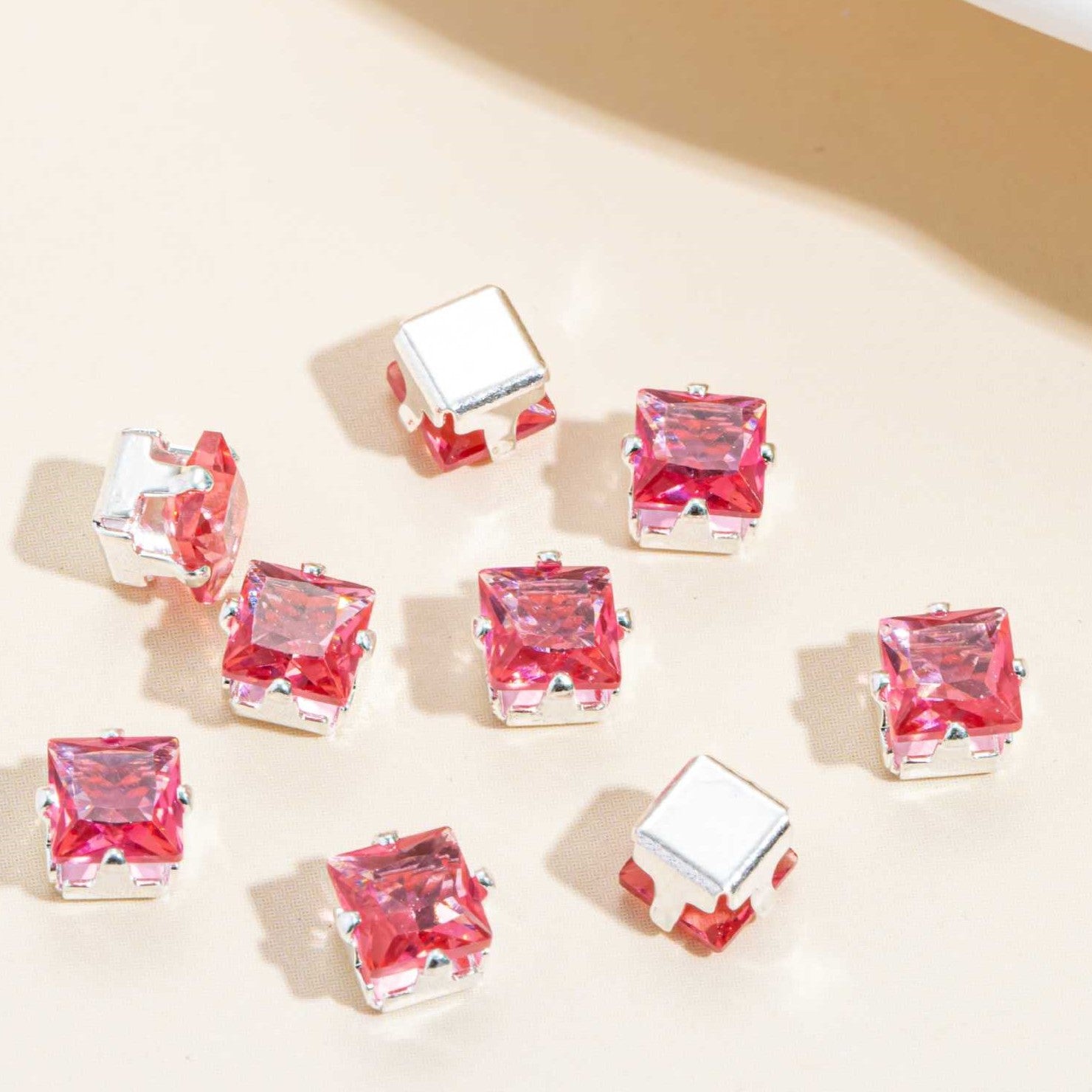(100pcs)4x4MM Square Prong-Set CZ