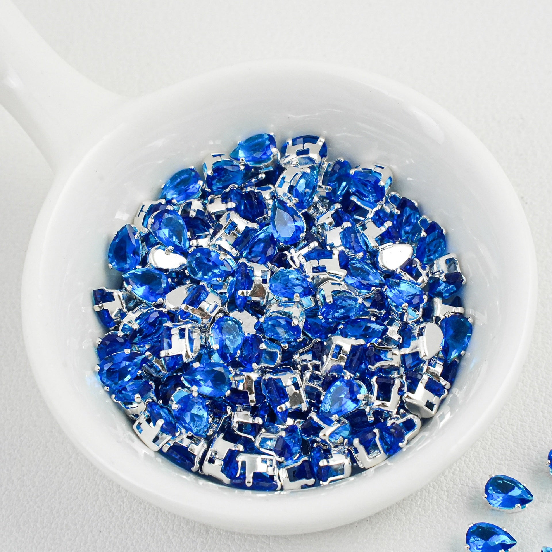 (100pcs)4x6mm Teardrop Prong-Set CZ