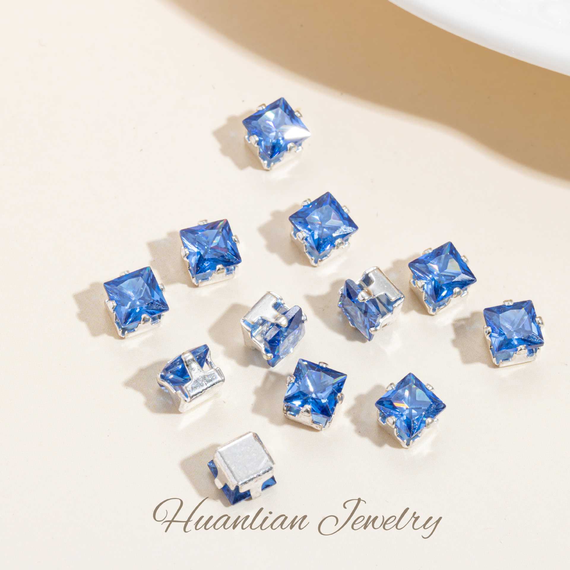 (100pcs)5x5MM Square Prong-Set CZ