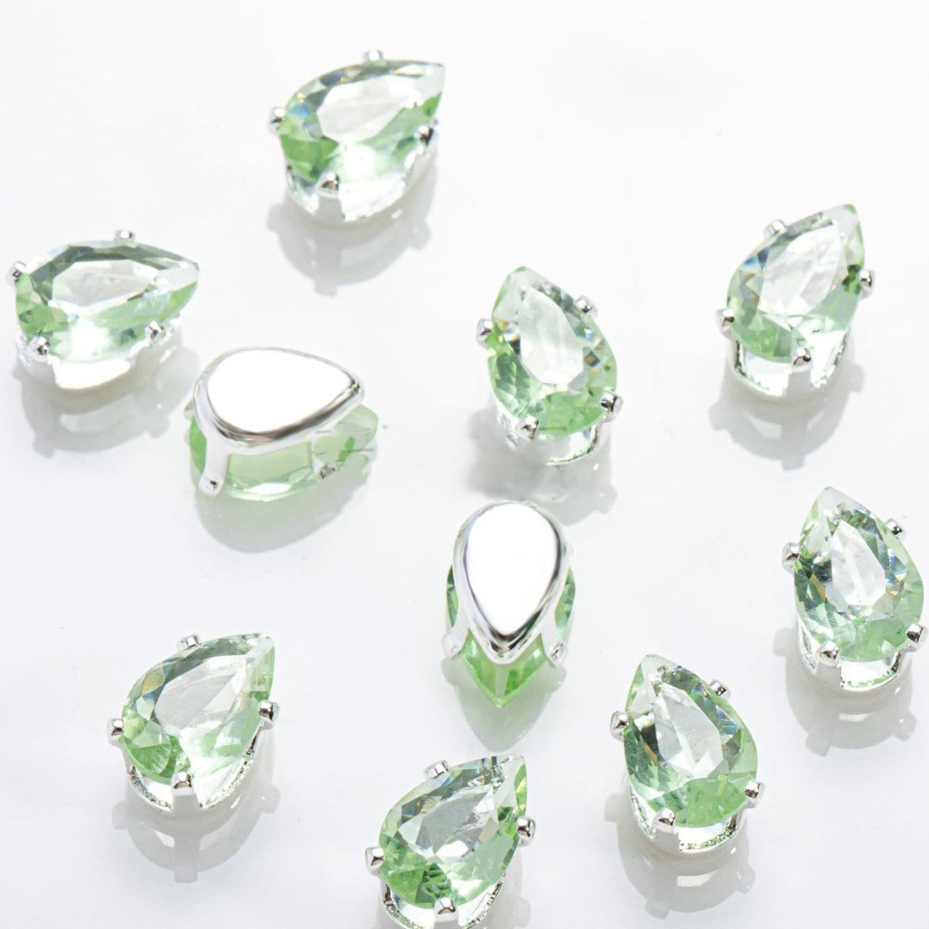 (100pcs)4x6mm Teardrop Prong-Set CZ