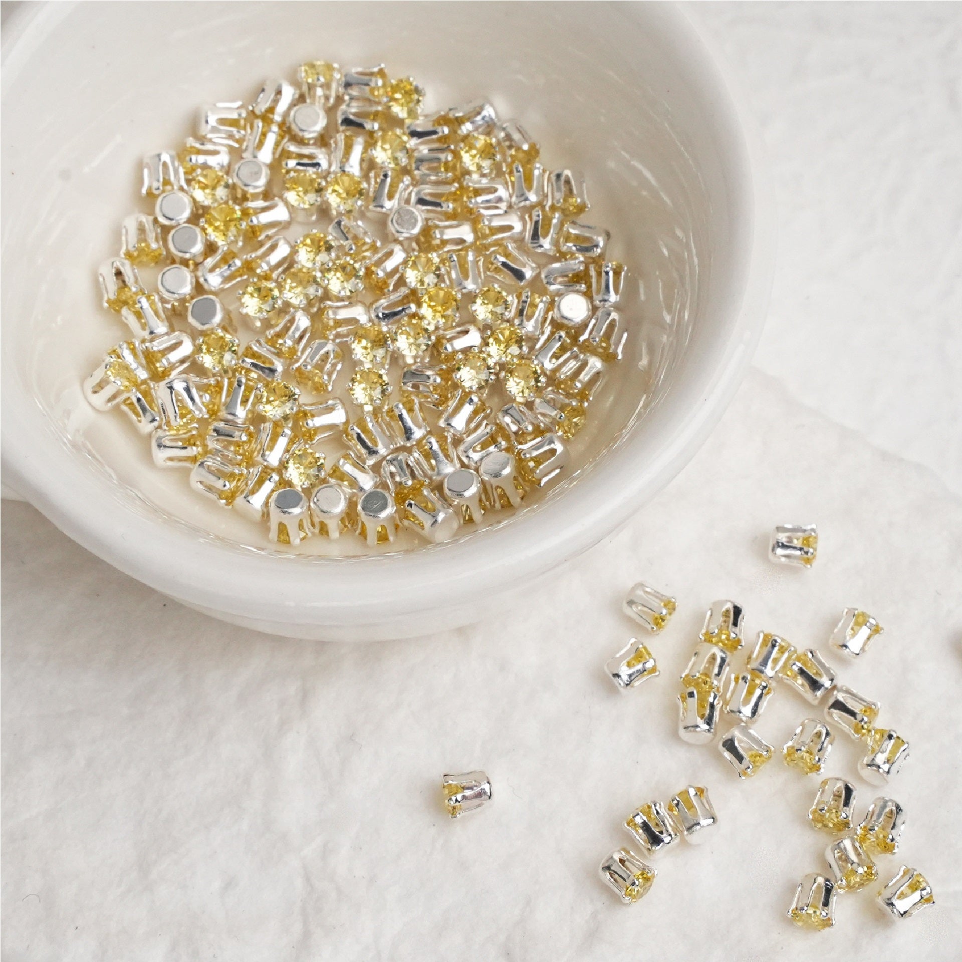(100pcs)3MM Round Prong-Set CZ