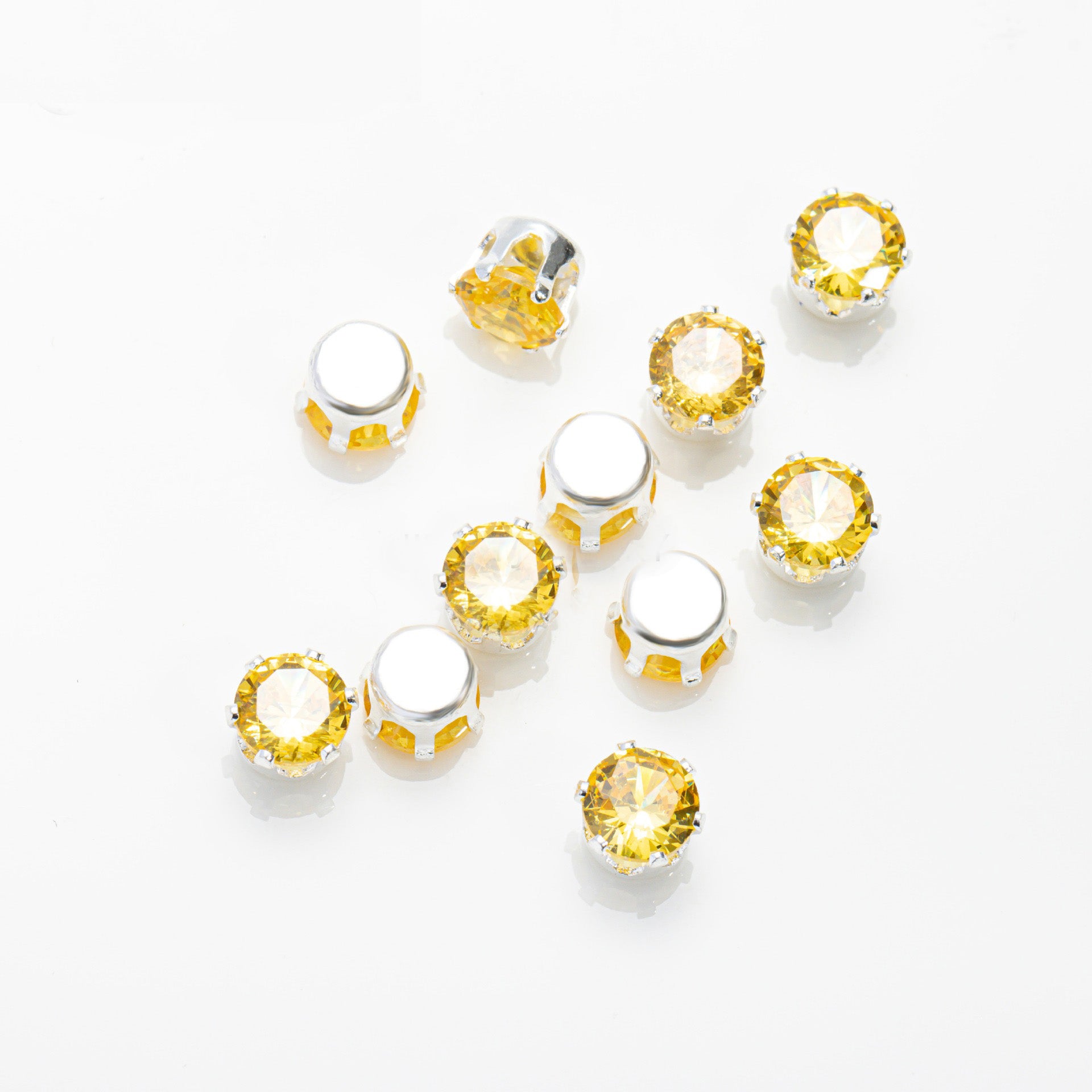 8MM Round Prong-Set CZ
