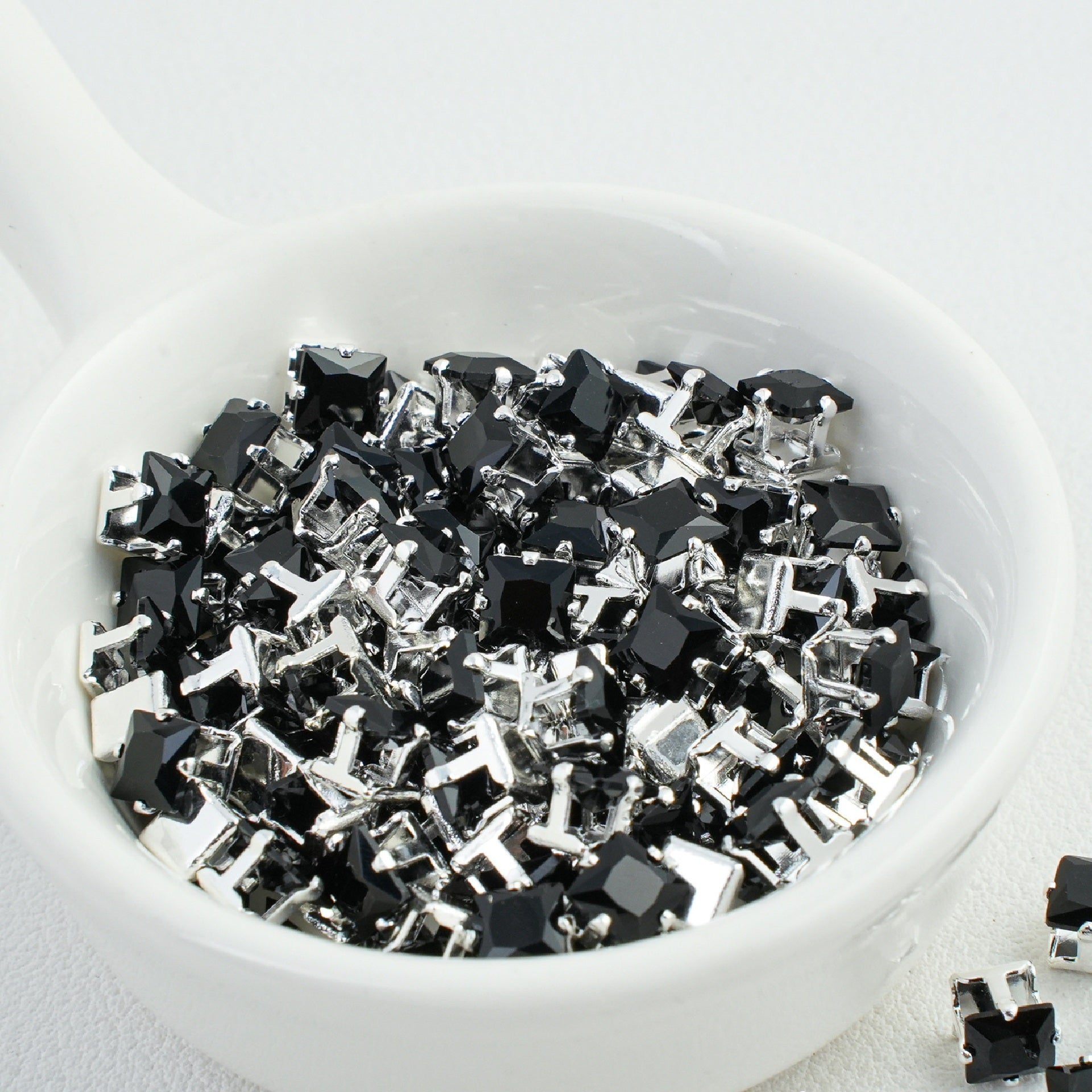 (100pcs)4x4MM Square Prong-Set CZ