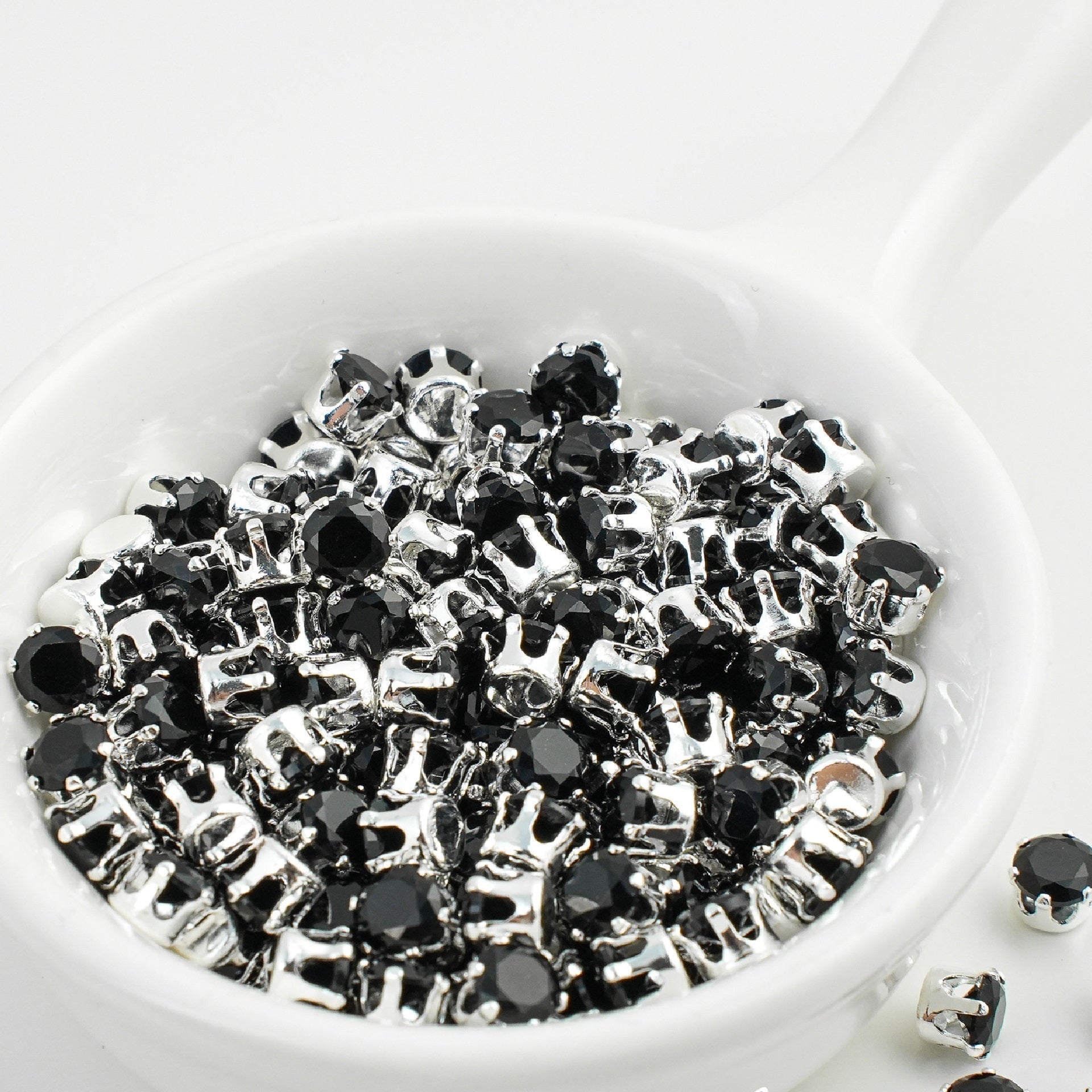 (100pcs)6MM Round Prong-Set CZ
