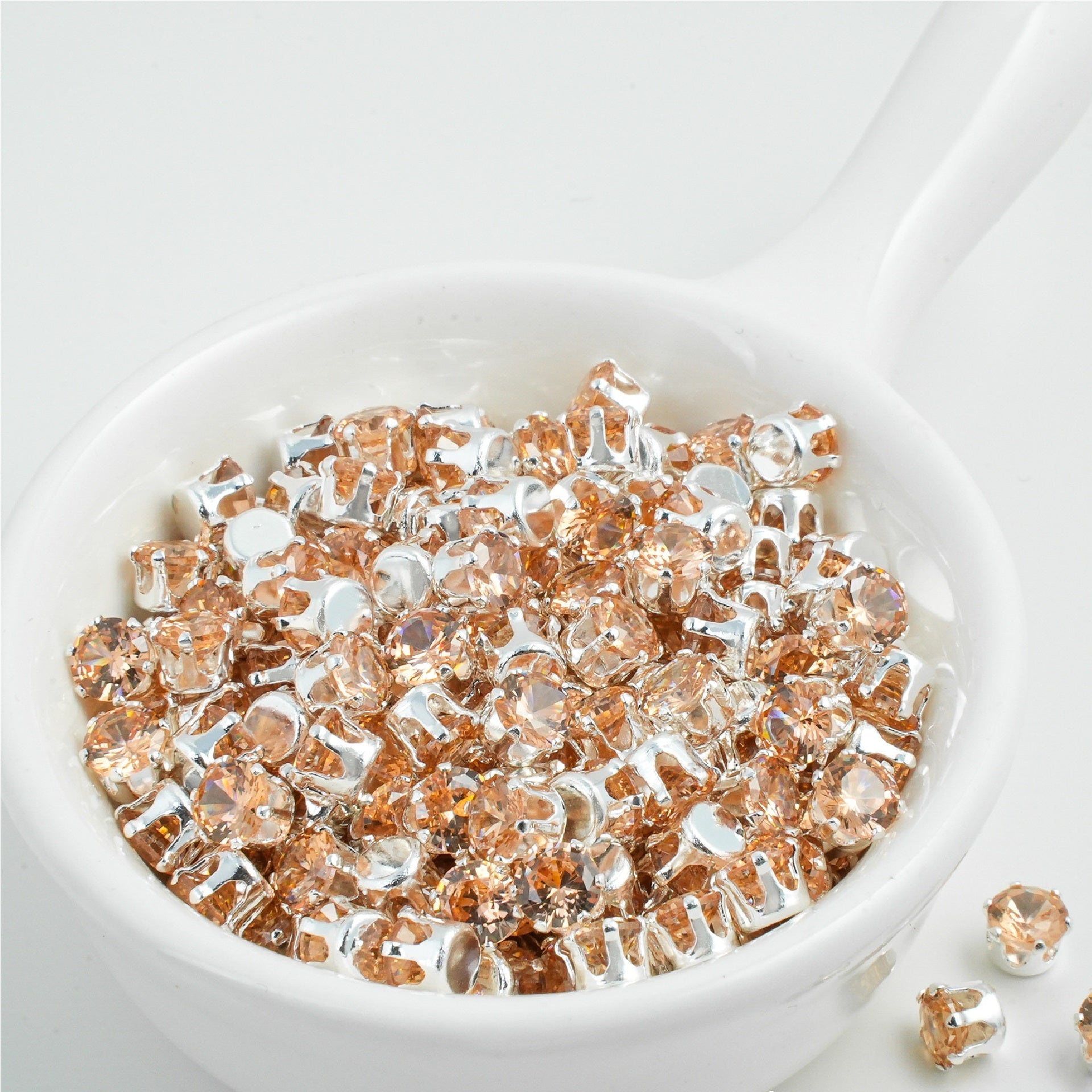 (100pcs)6MM Round Prong-Set CZ