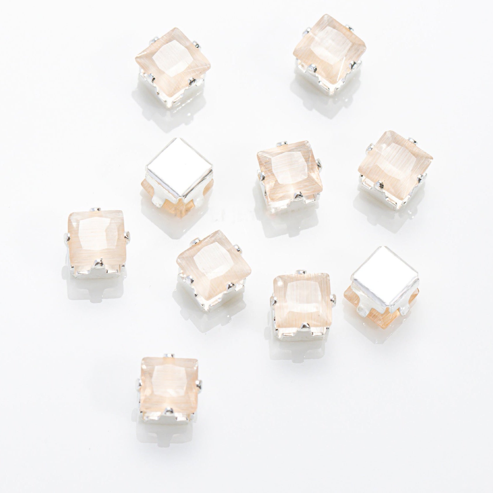 (100pcs)4x4MM Square Prong-Set CZ