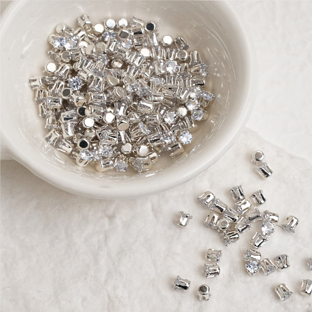 (100pcs)4MM Round Prong-Set CZ