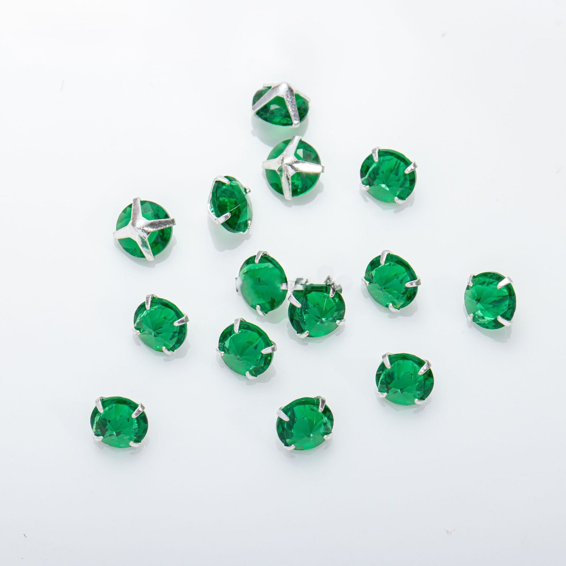 (100pcs)4mm Round Reverse Prong-Set CZ