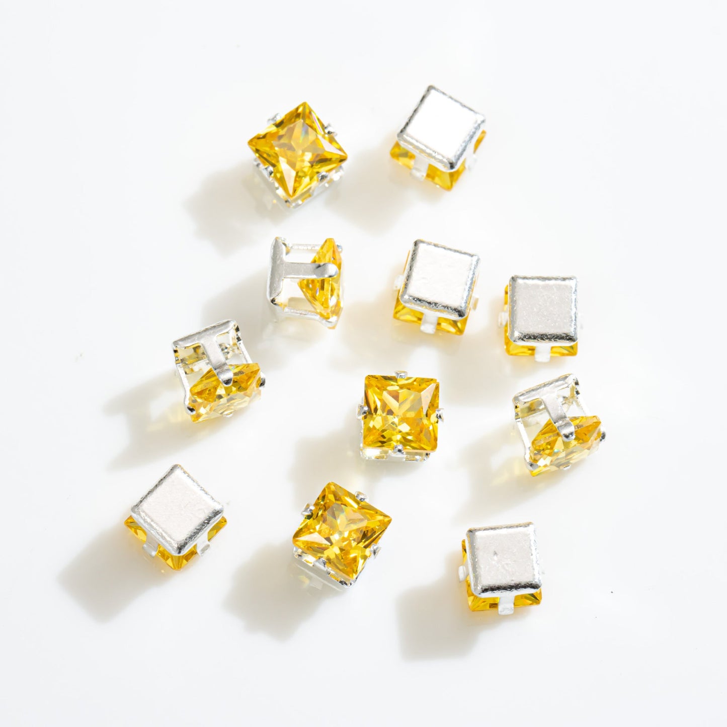 4x4MM Square Prong-Set CZ