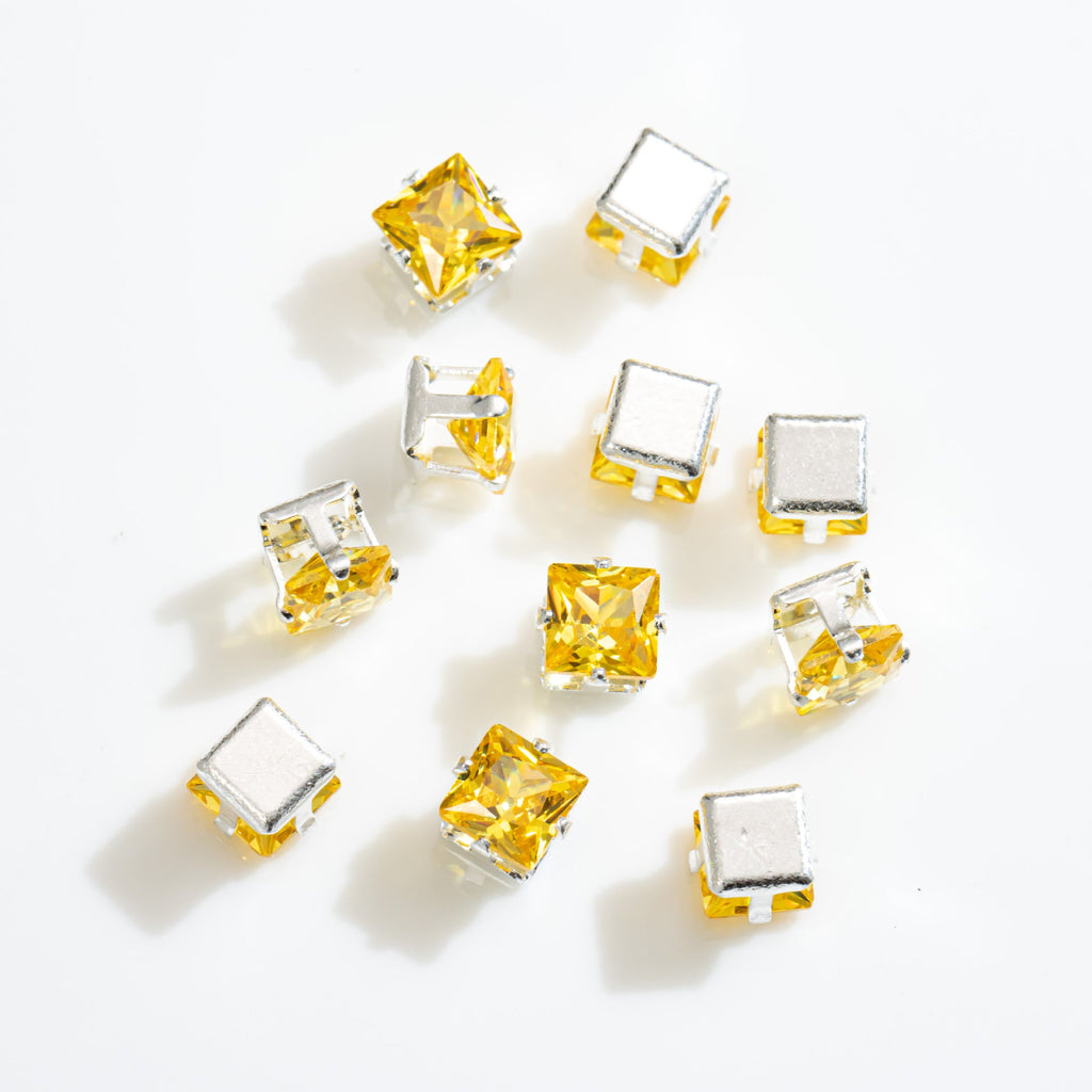 (100pcs)3x3MM Square Prong-Set CZ
