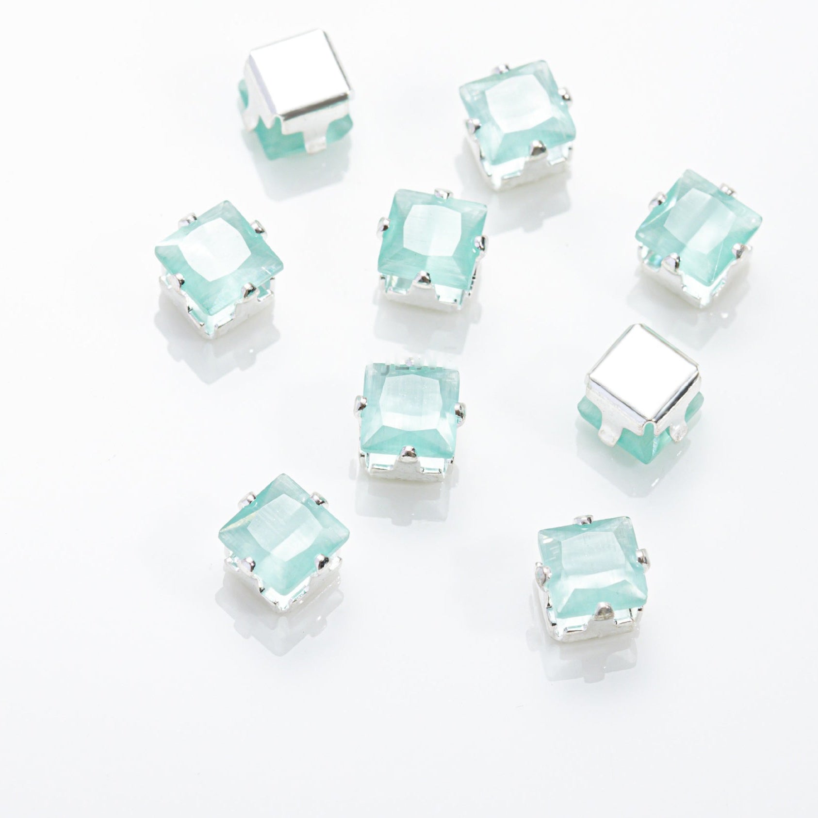 (100pcs)4x4MM Square Prong-Set CZ