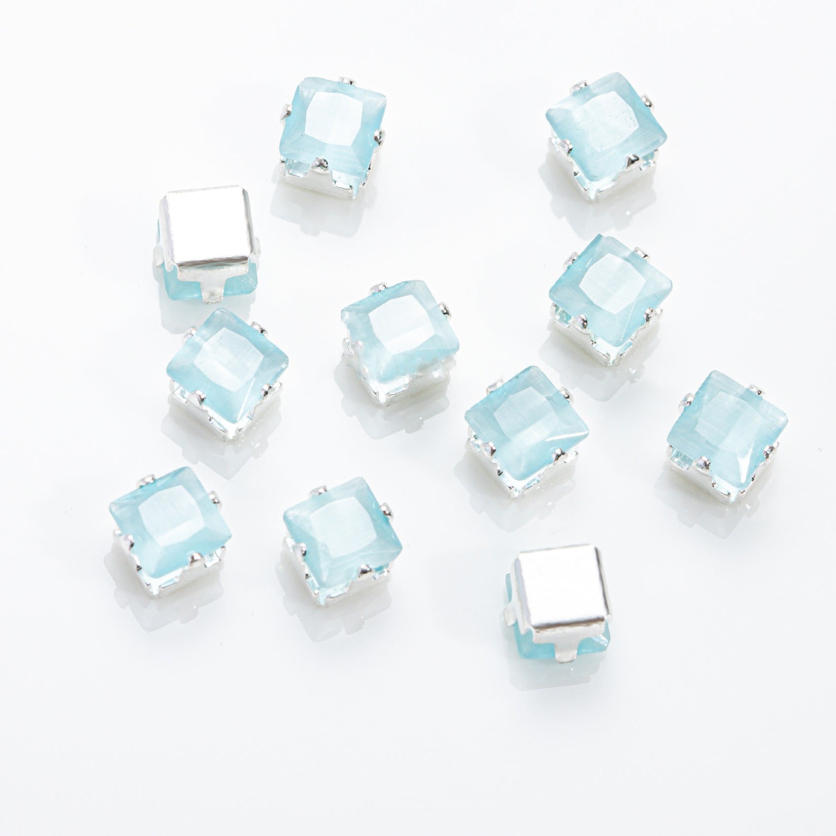 (100pcs)4x4MM Square Prong-Set CZ