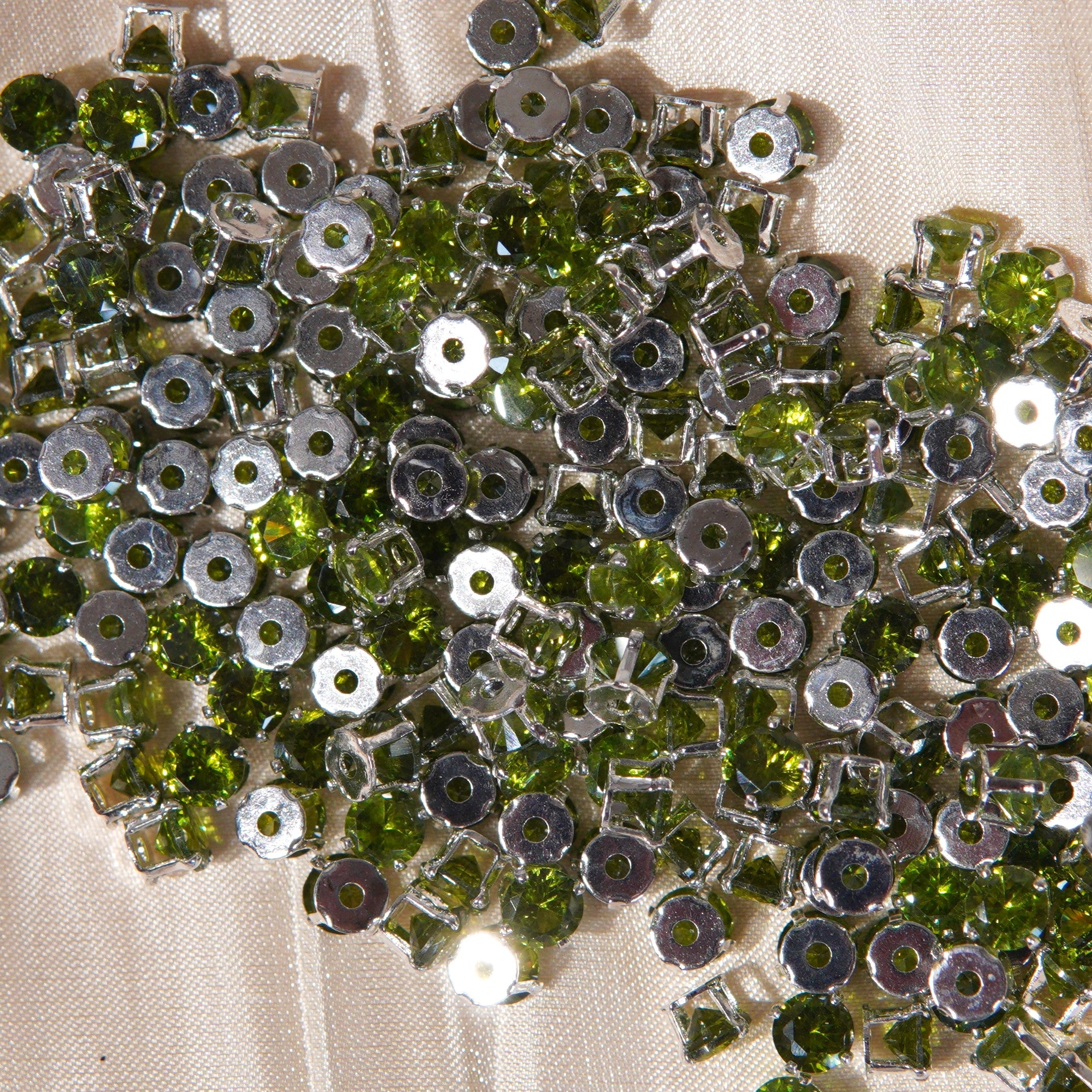 (100pcs) 4mm 4-prong Round Prong-set Zircons