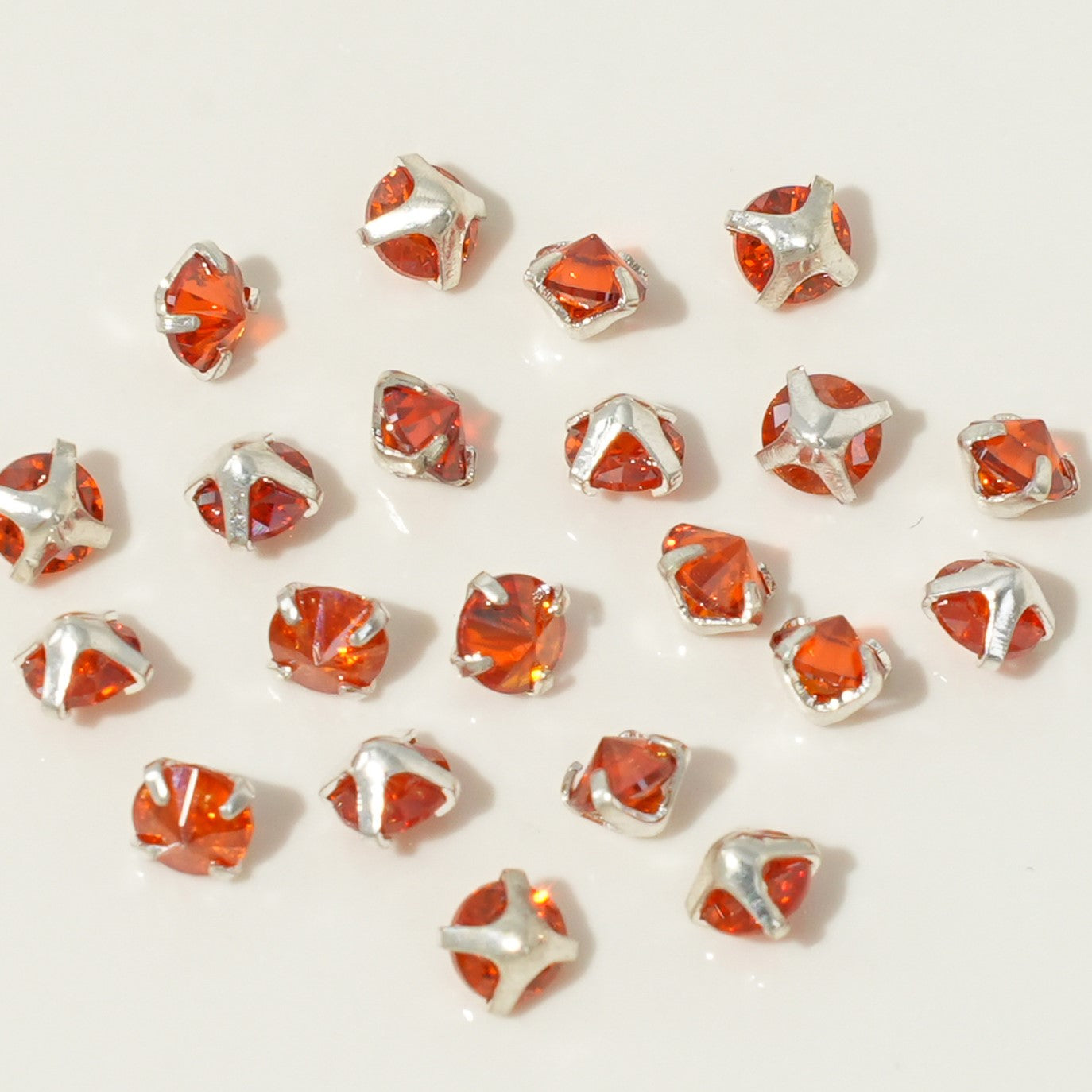 (100pcs)4mm Round Reverse Prong-Set CZ
