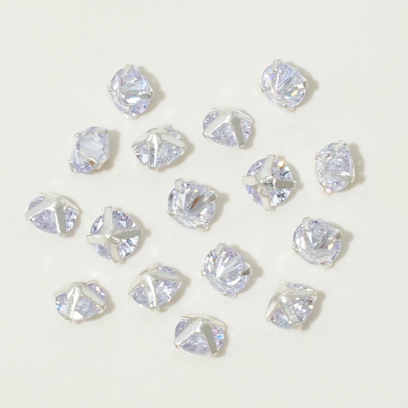 (100pcs)4mm Round Reverse Prong-Set CZ