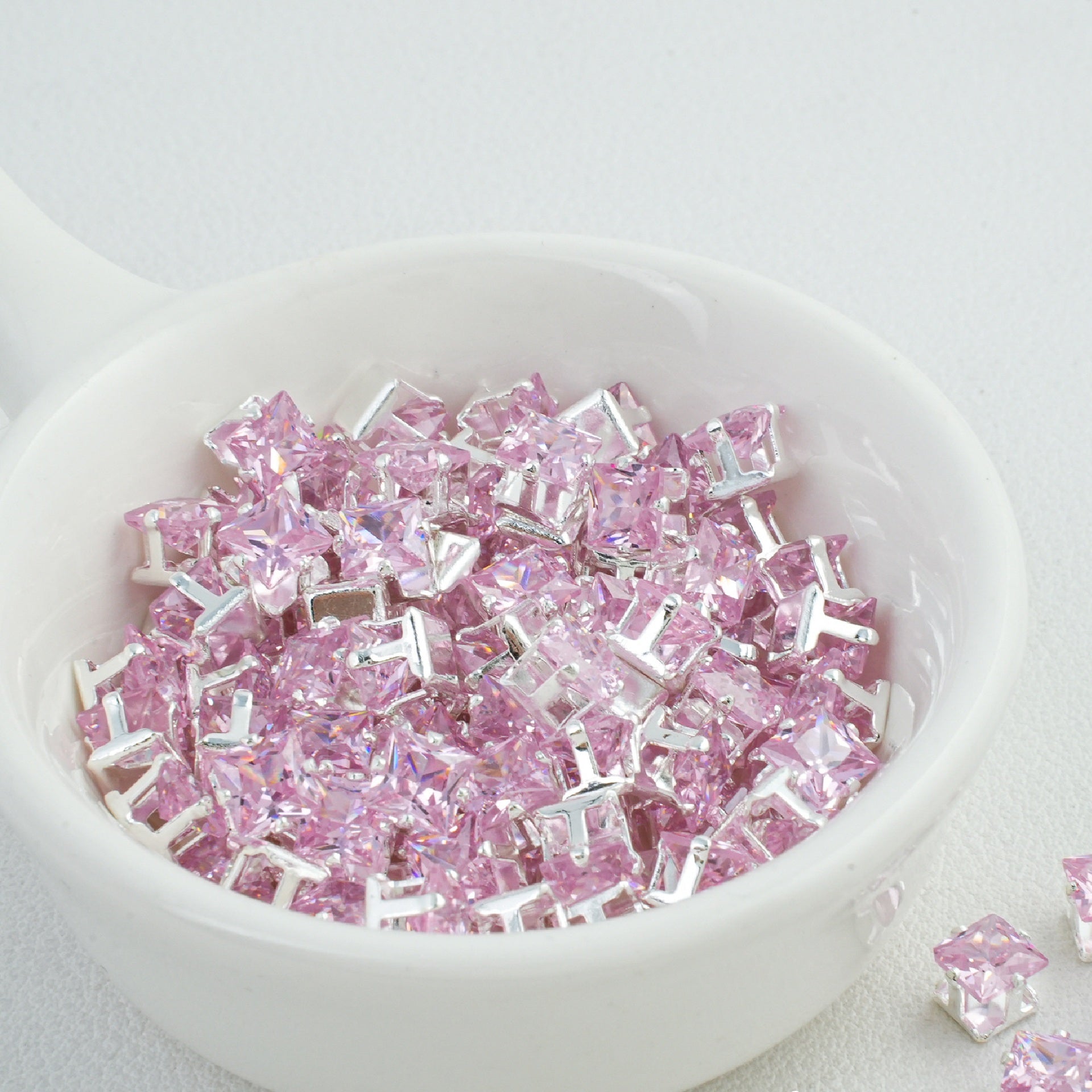 (100pcs)5x5MM Square Prong-Set CZ