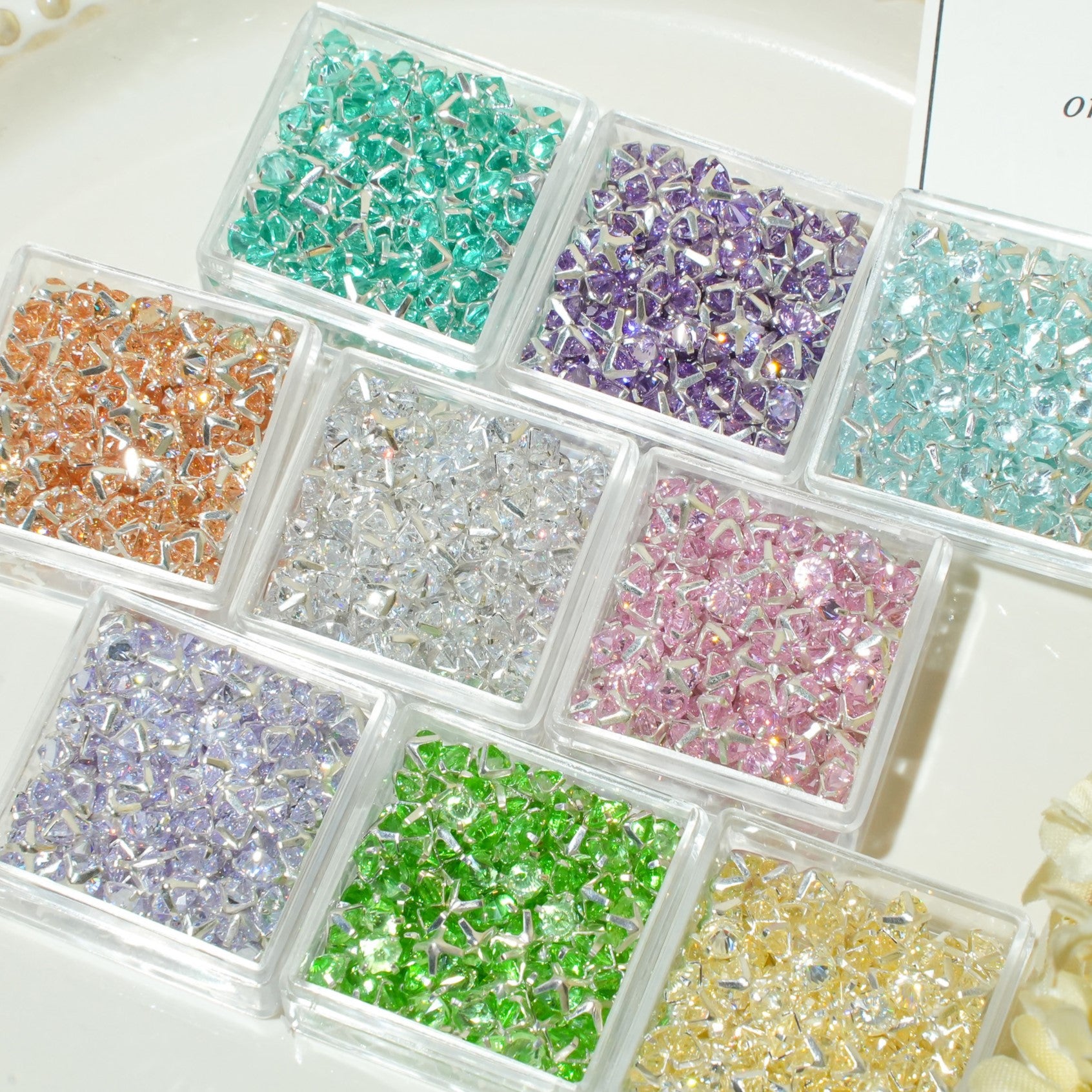 (100pcs)4mm Round Reverse Prong-Set CZ