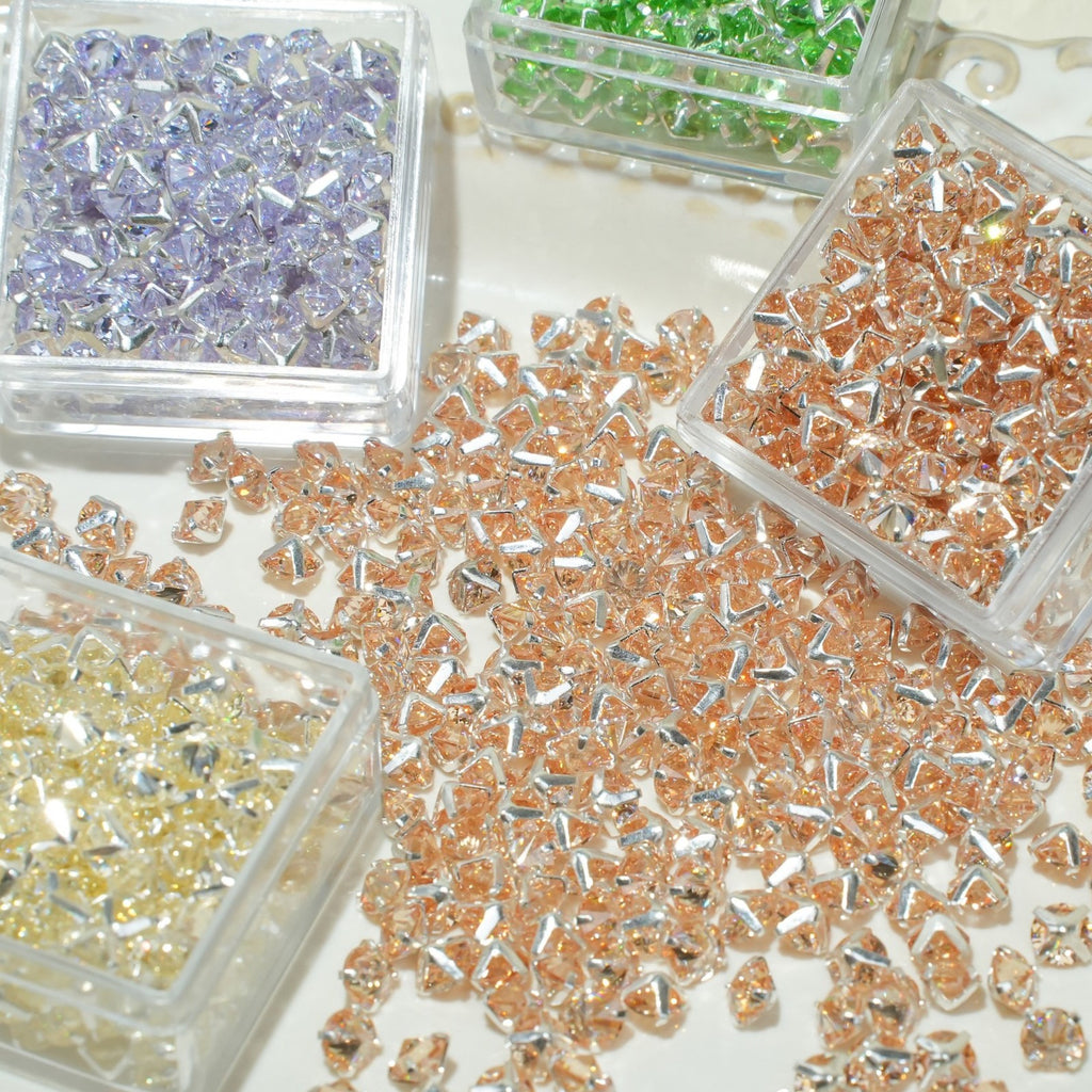 (100pcs)4mm Round Reverse Prong-Set CZ