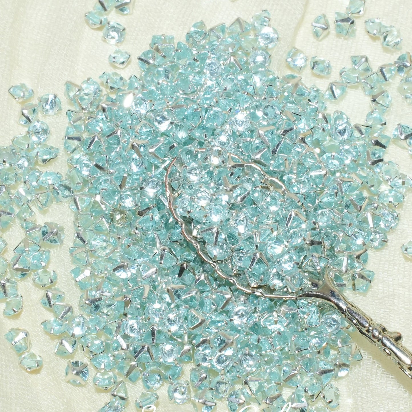 5mm Round Reverse Prong-Set CZ