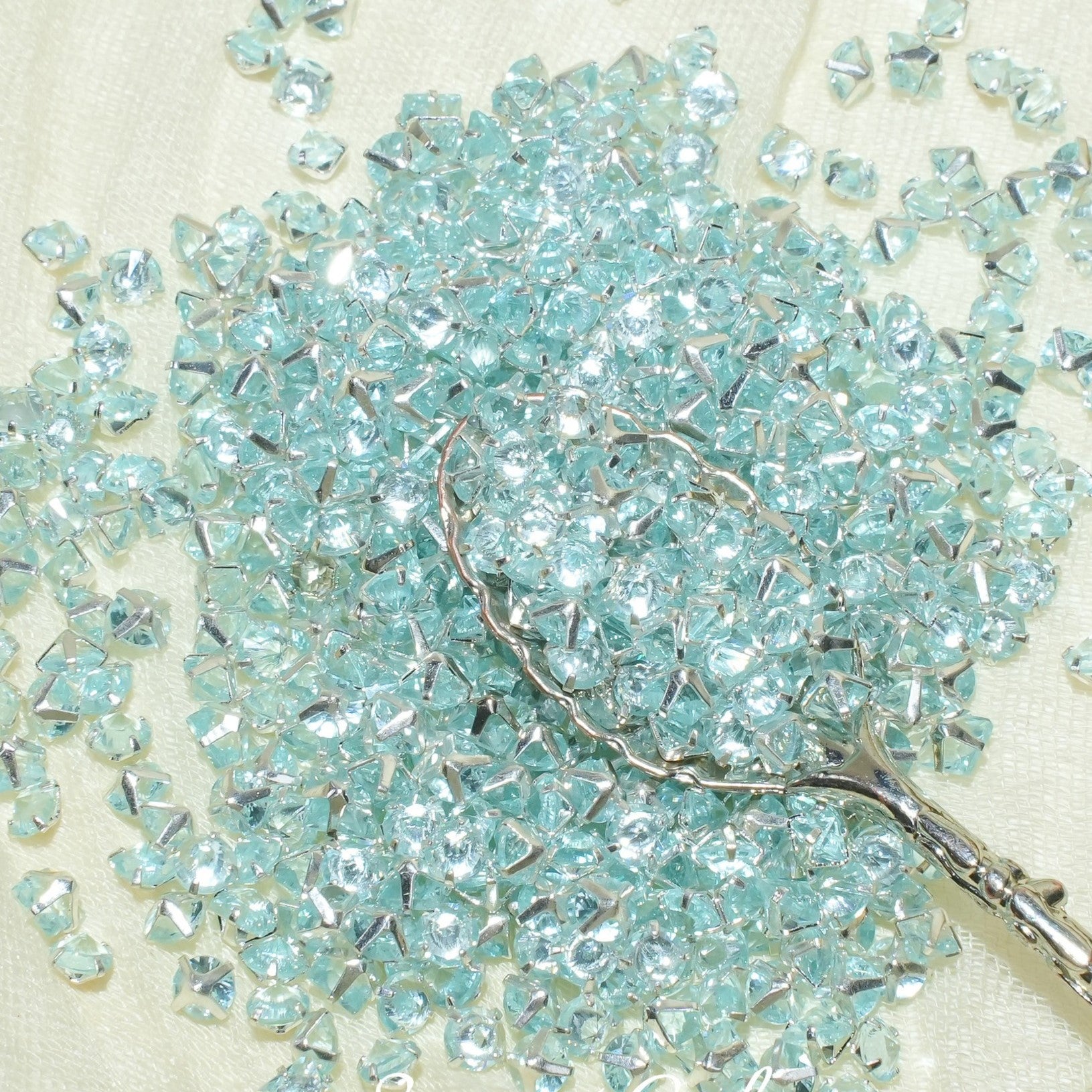 (100pcs)4mm Round Reverse Prong-Set CZ