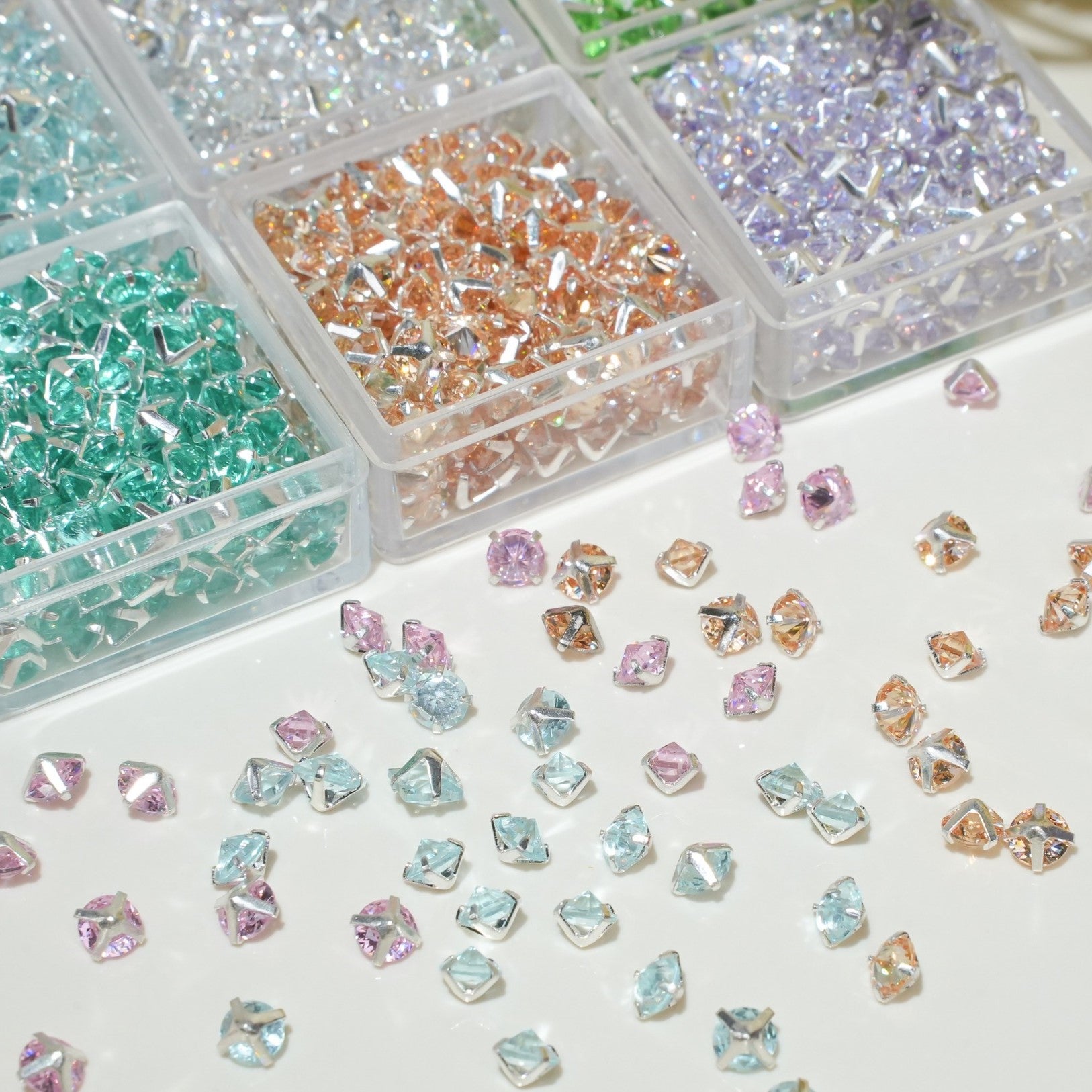 (100pcs)4mm Round Reverse Prong-Set CZ
