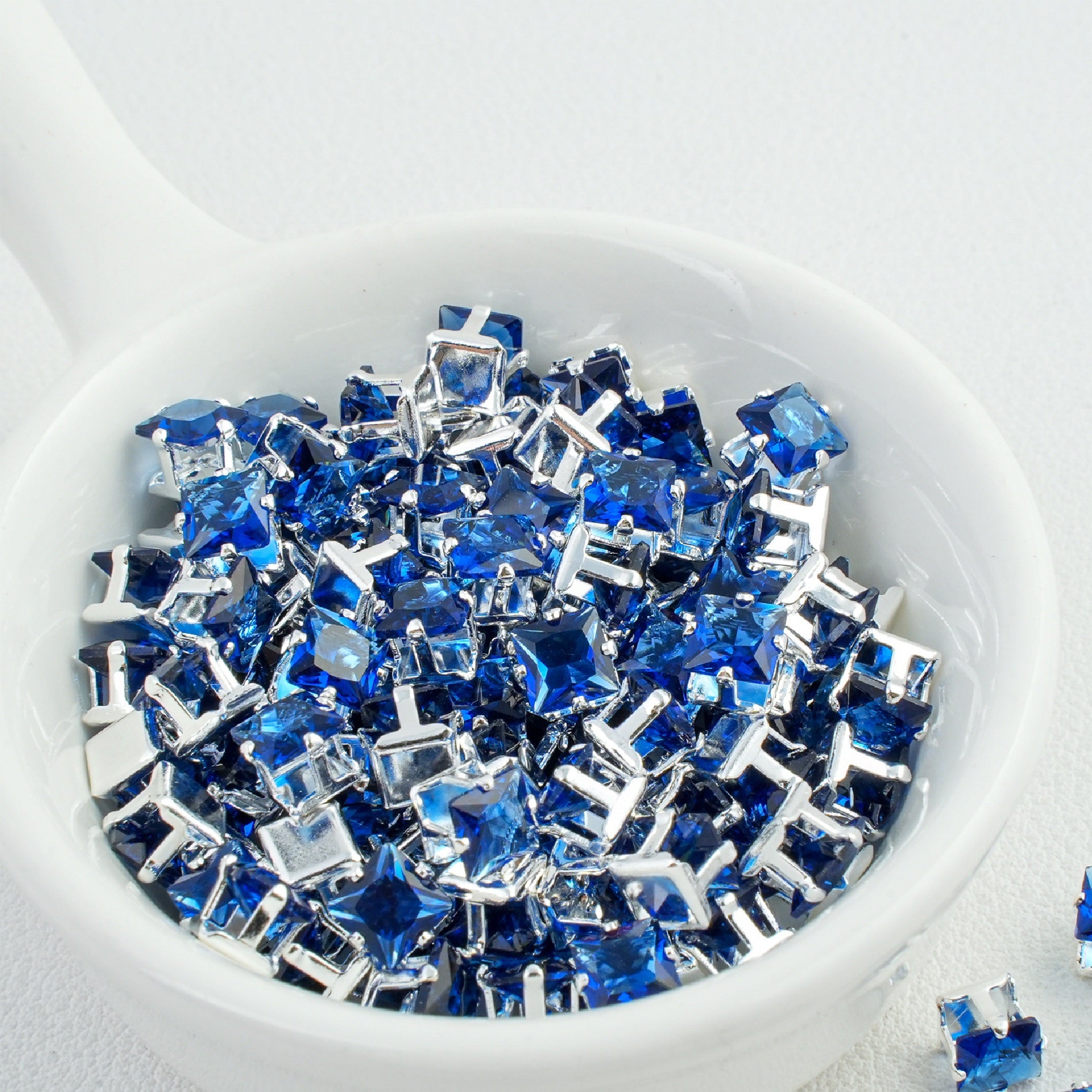(100pcs)4x4MM Square Prong-Set CZ