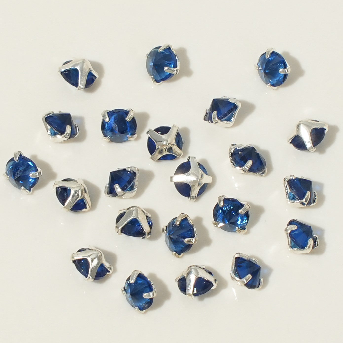 (100pcs)4mm Round Reverse Prong-Set CZ