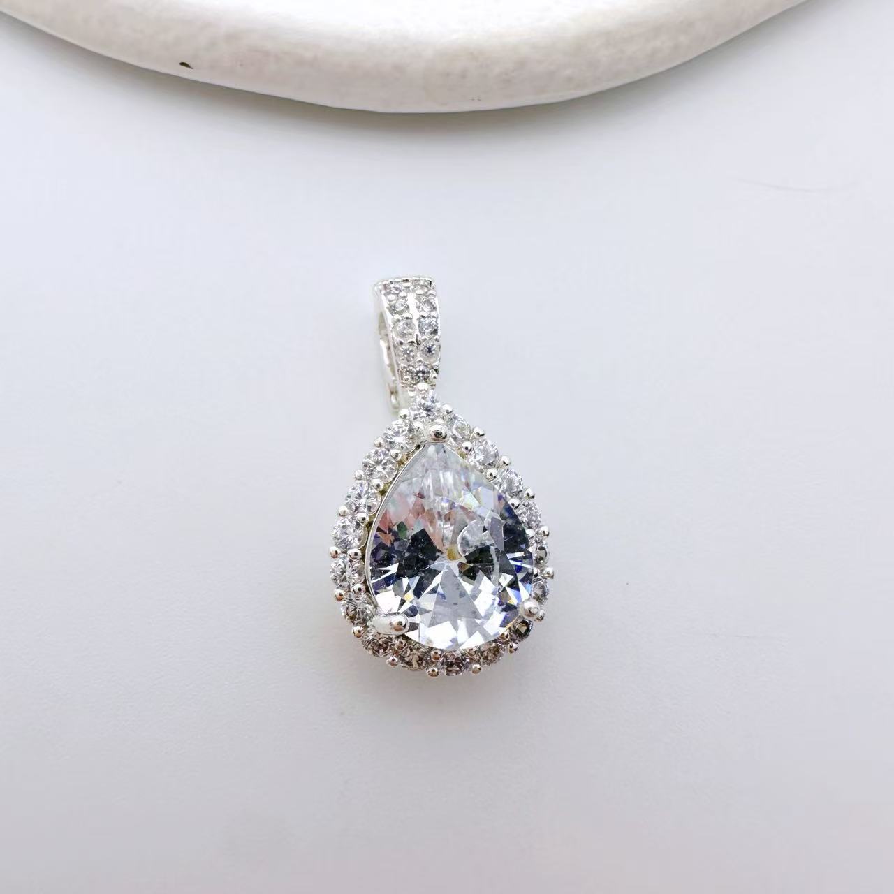 Teardrop Pendent Connection Closure/Clasp