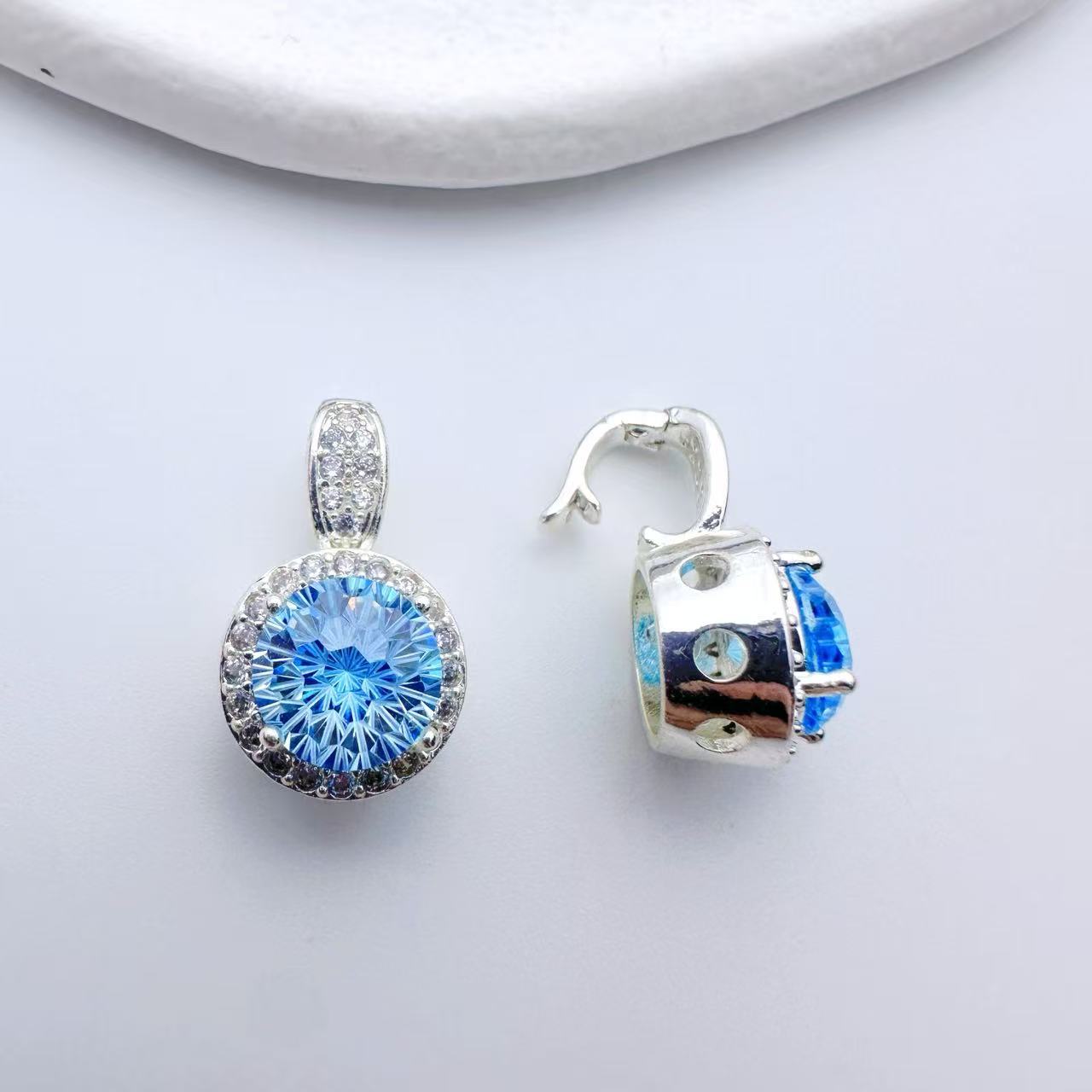 Rose Cut Zircon Connection Closure