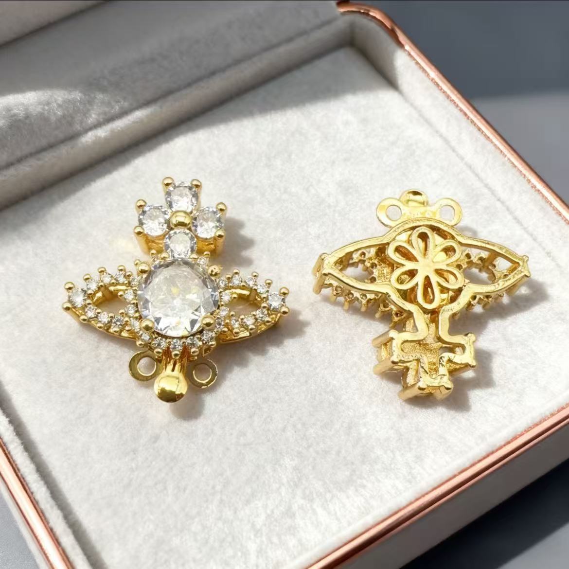 Double-Row End Clasp in Saturn Design