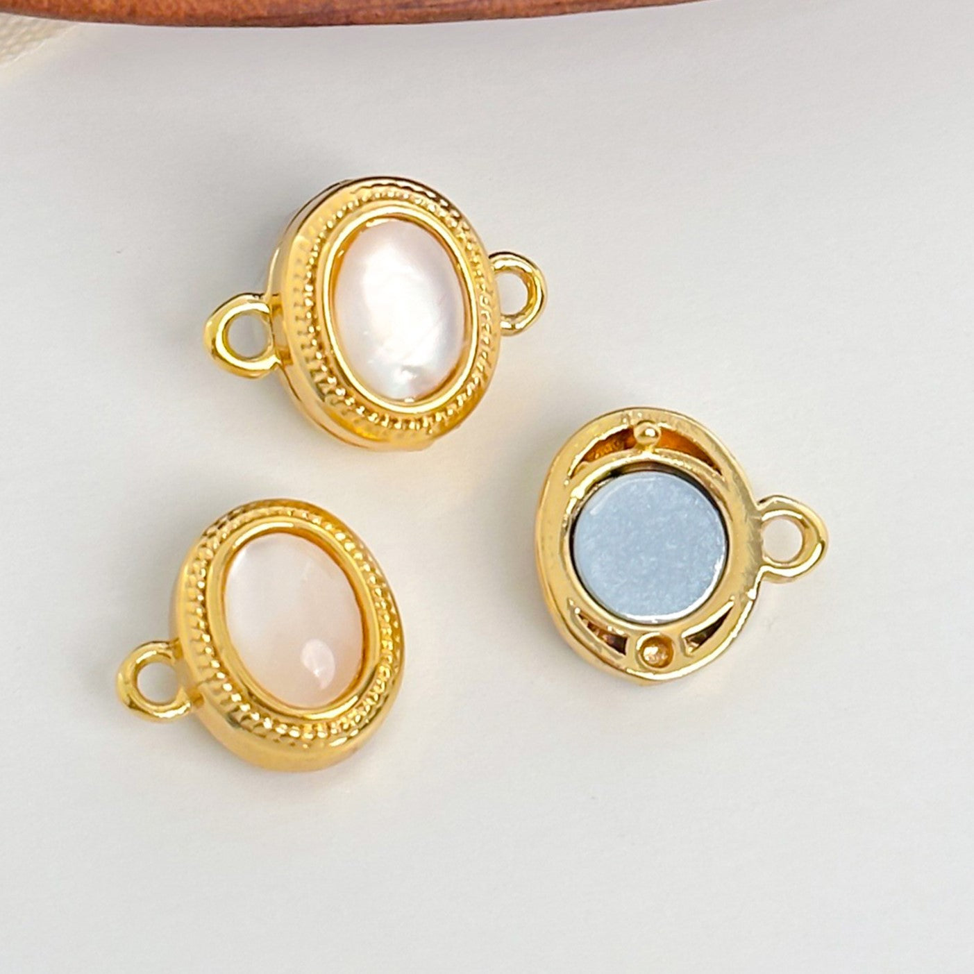 Tiger's Eye Shell Magnetic Clasp Connector - Three Rows to Single Row