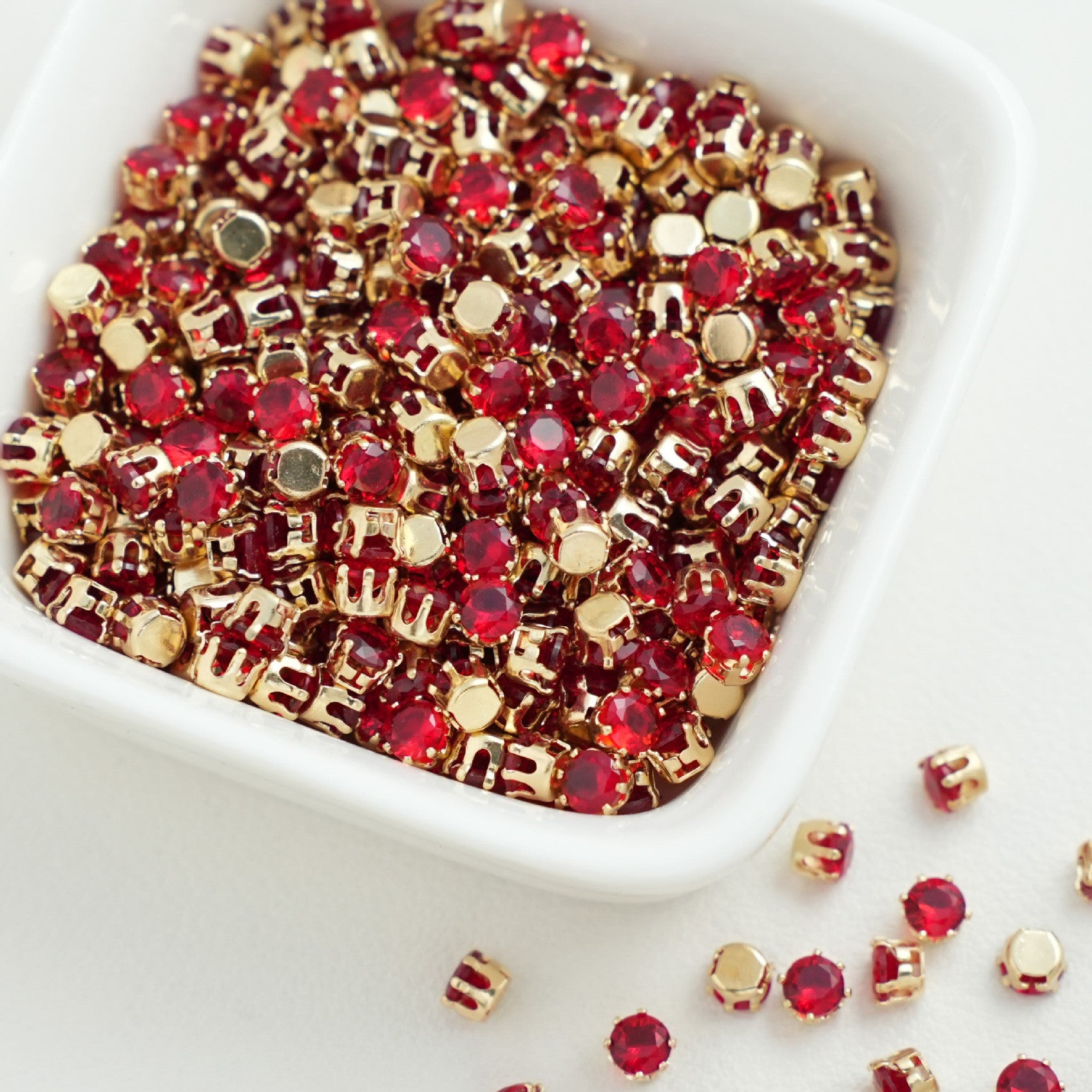 (30pcs)4MM Round Gold Base Prong-set CZs