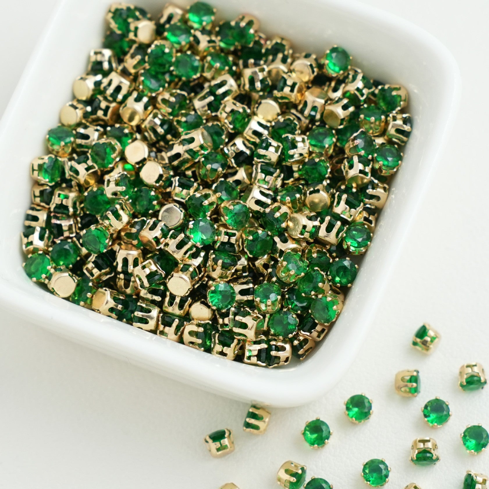 (30pcs)4MM Round Gold Base Prong-set CZs