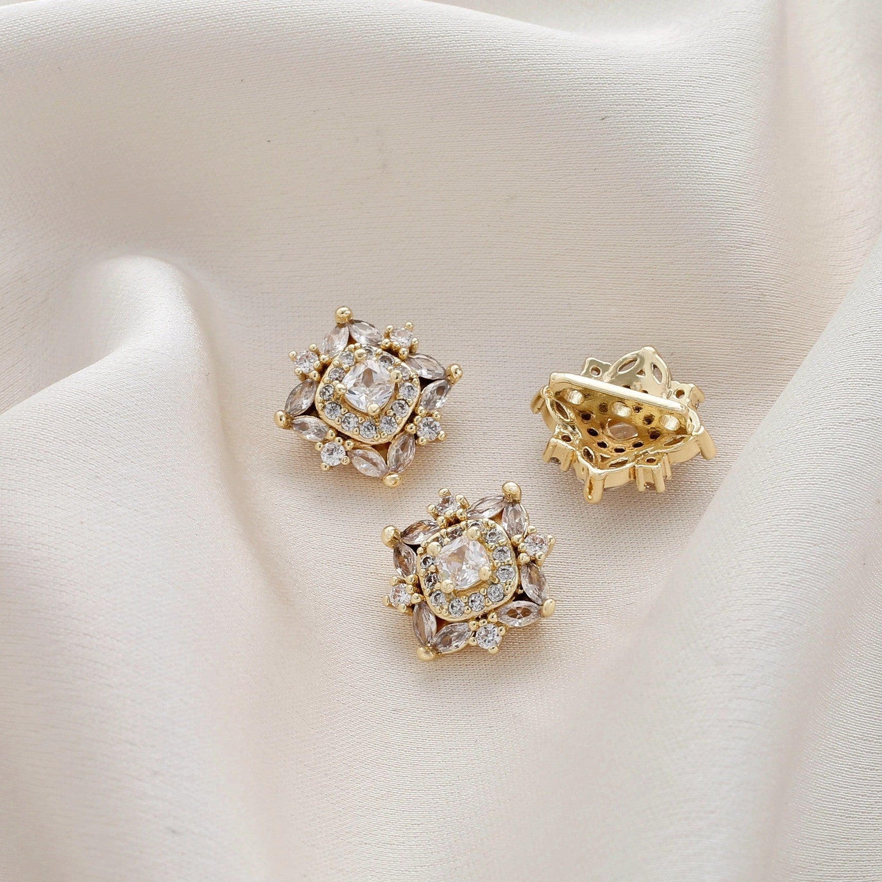 (10pcs)Triple CZ Spacer Charm with Clover & Snowflake