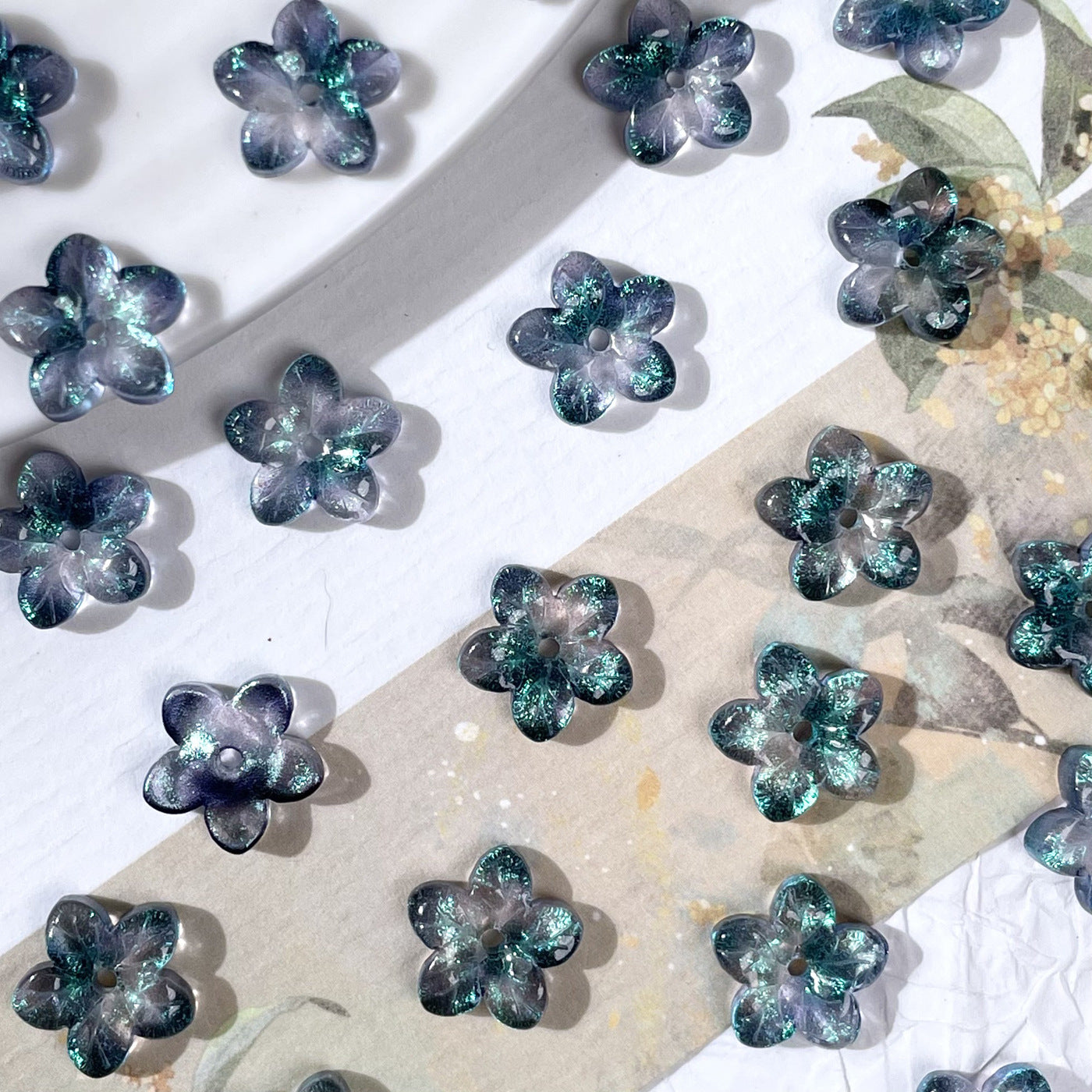 (50pcs)10mm Five-Leaf Flower Glass Petals