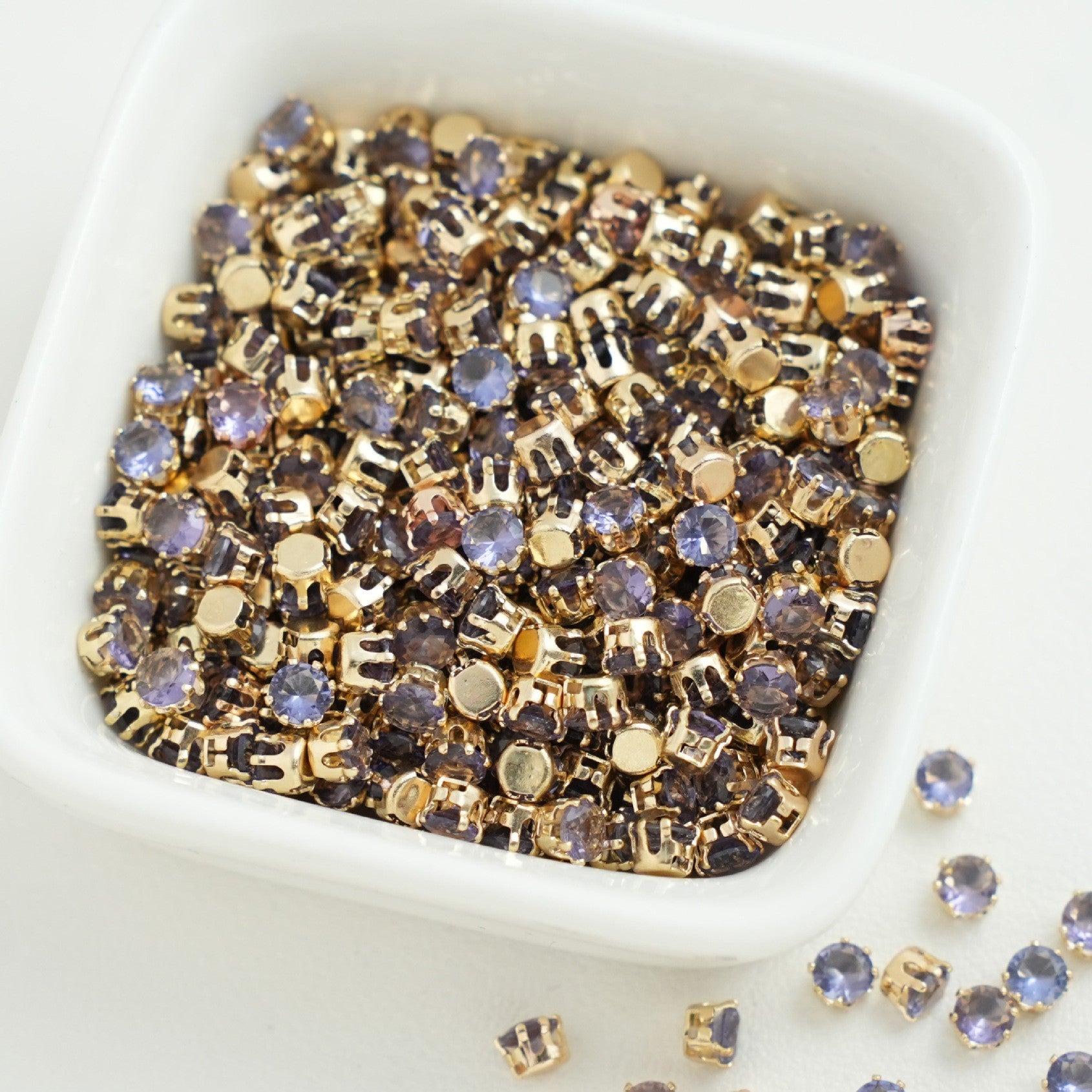 (30pcs)4MM Round Gold Base Prong-set CZs
