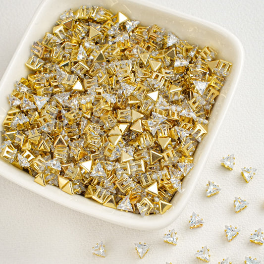 (30pcs)4MM Triangle Gold Base Prong-set CZs