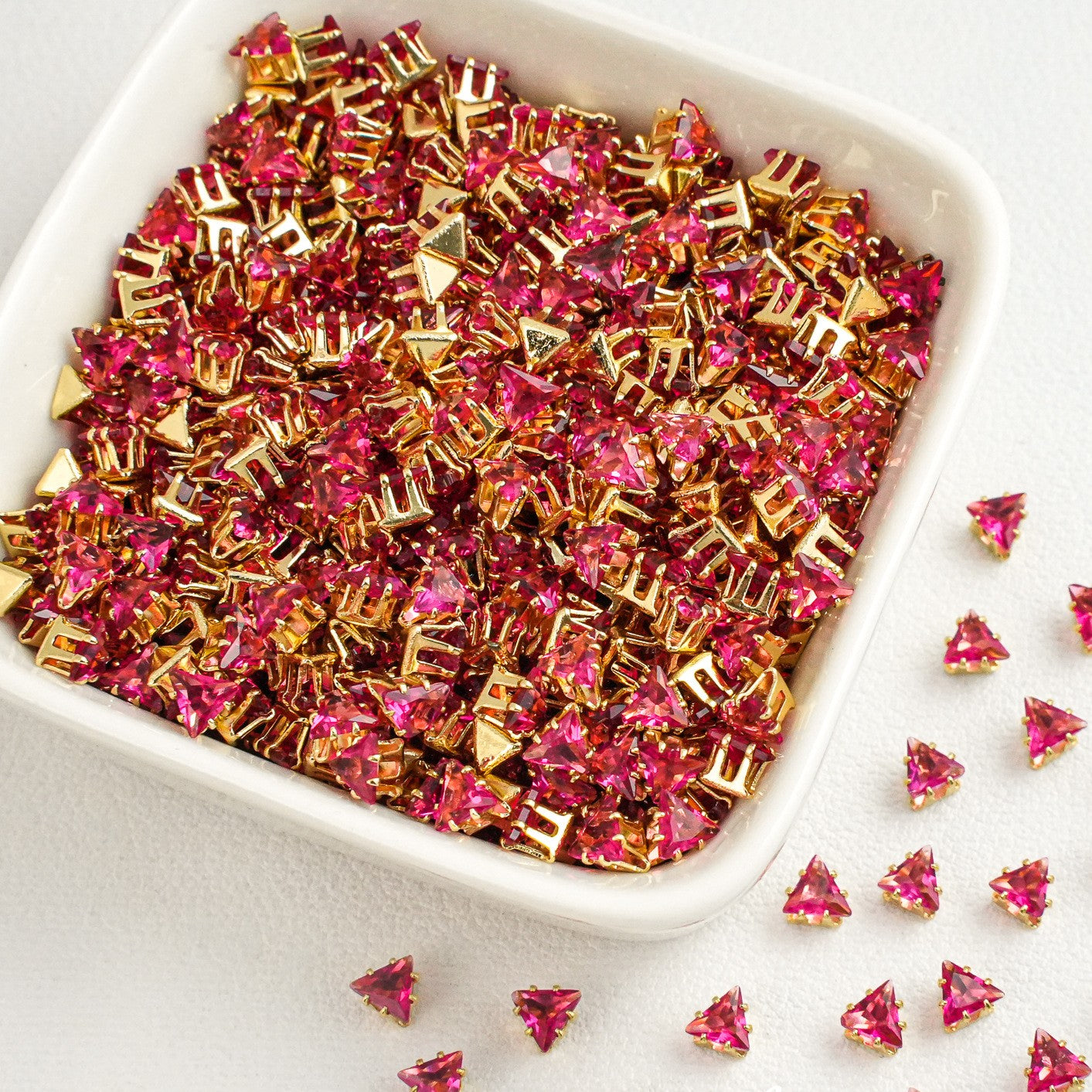 (30pcs)4MM Triangle Gold Base Prong-set CZs
