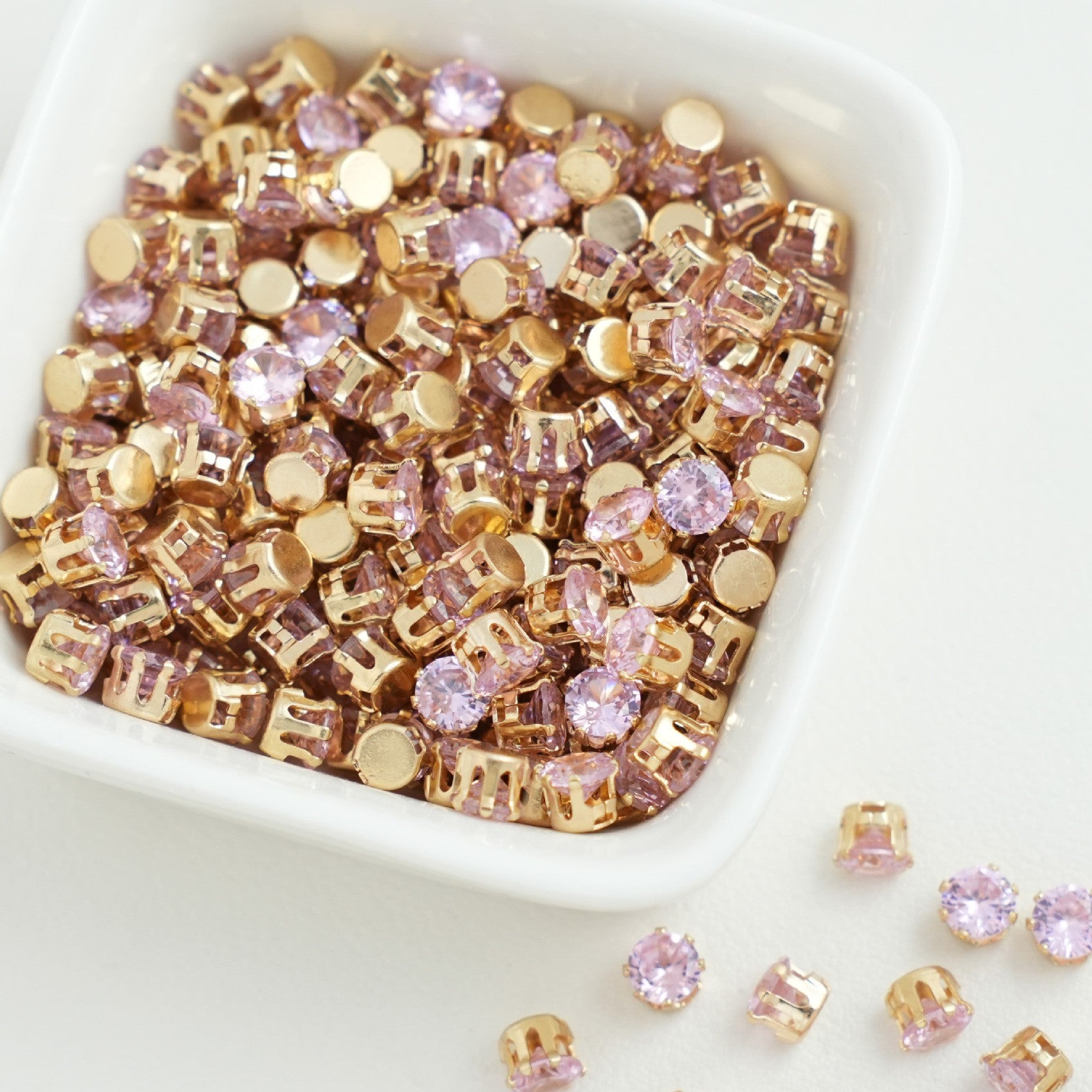 (30pcs)5MM Round Gold Base Prong-set CZs