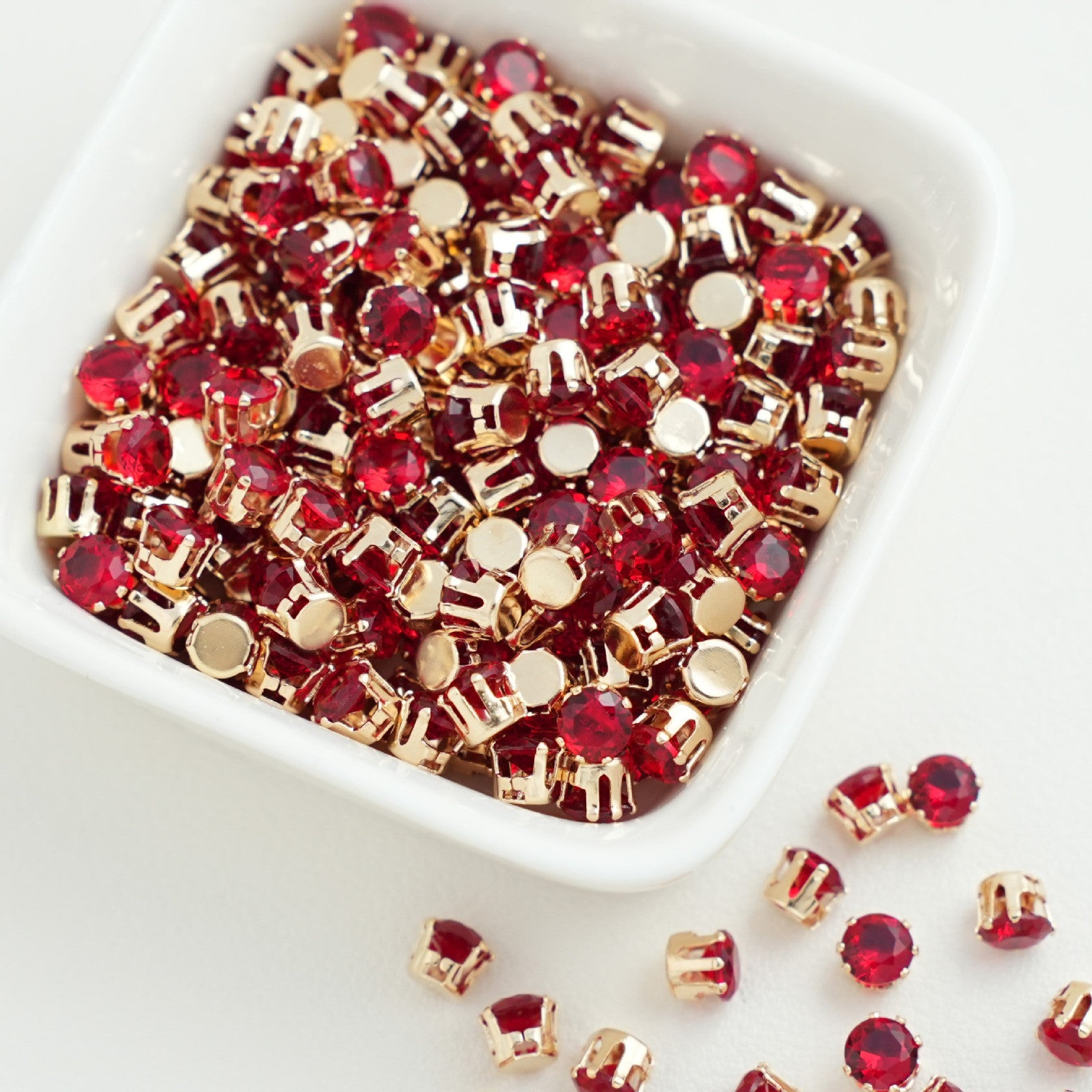 (30pcs)5MM Round Gold Base Prong-set CZs