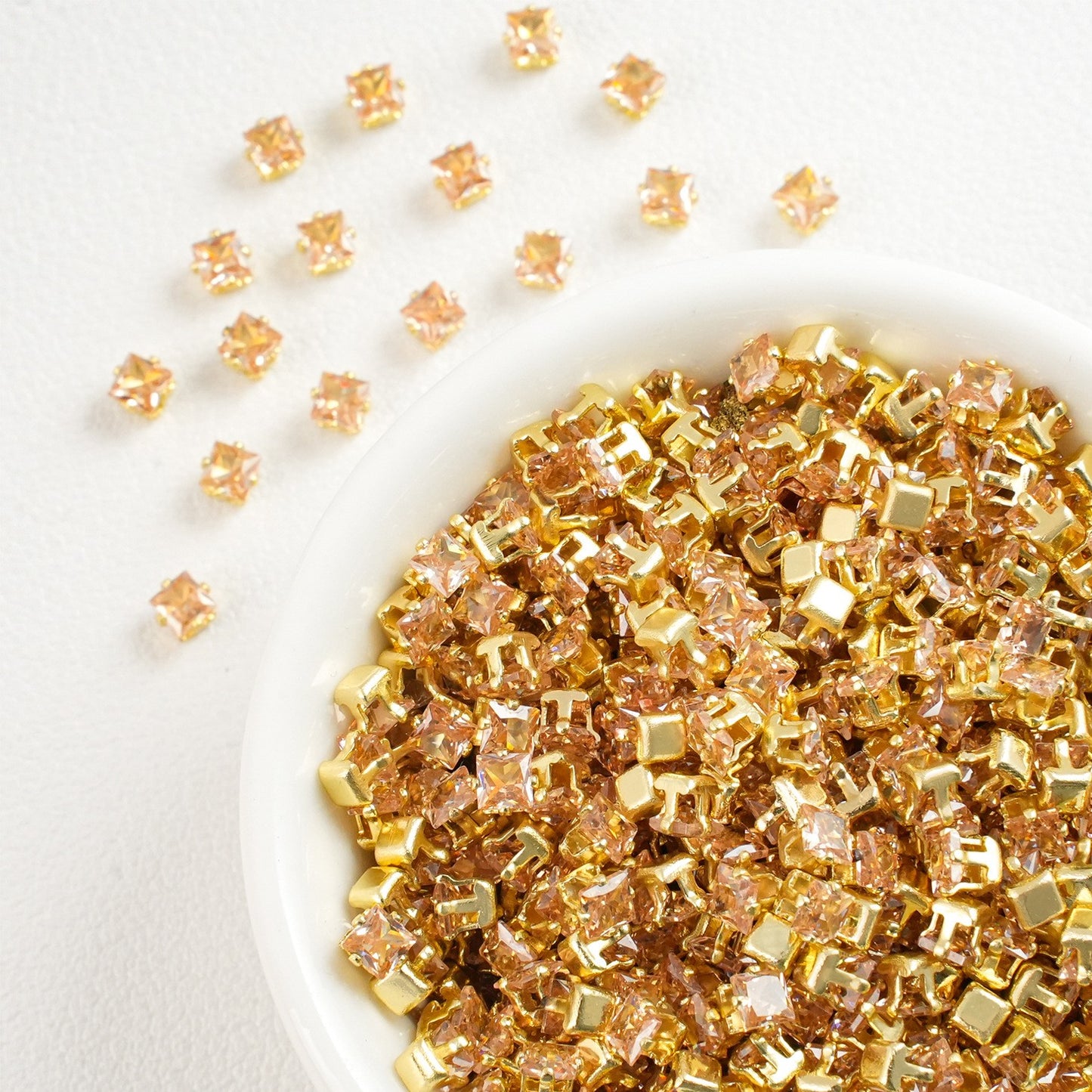 (30pcs)3x3MM Gold Base Square Prong-Set CZ