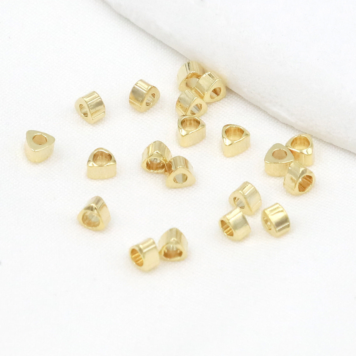 (100pcs)2.5mm Triangle Spacer Beads - Nugget Style