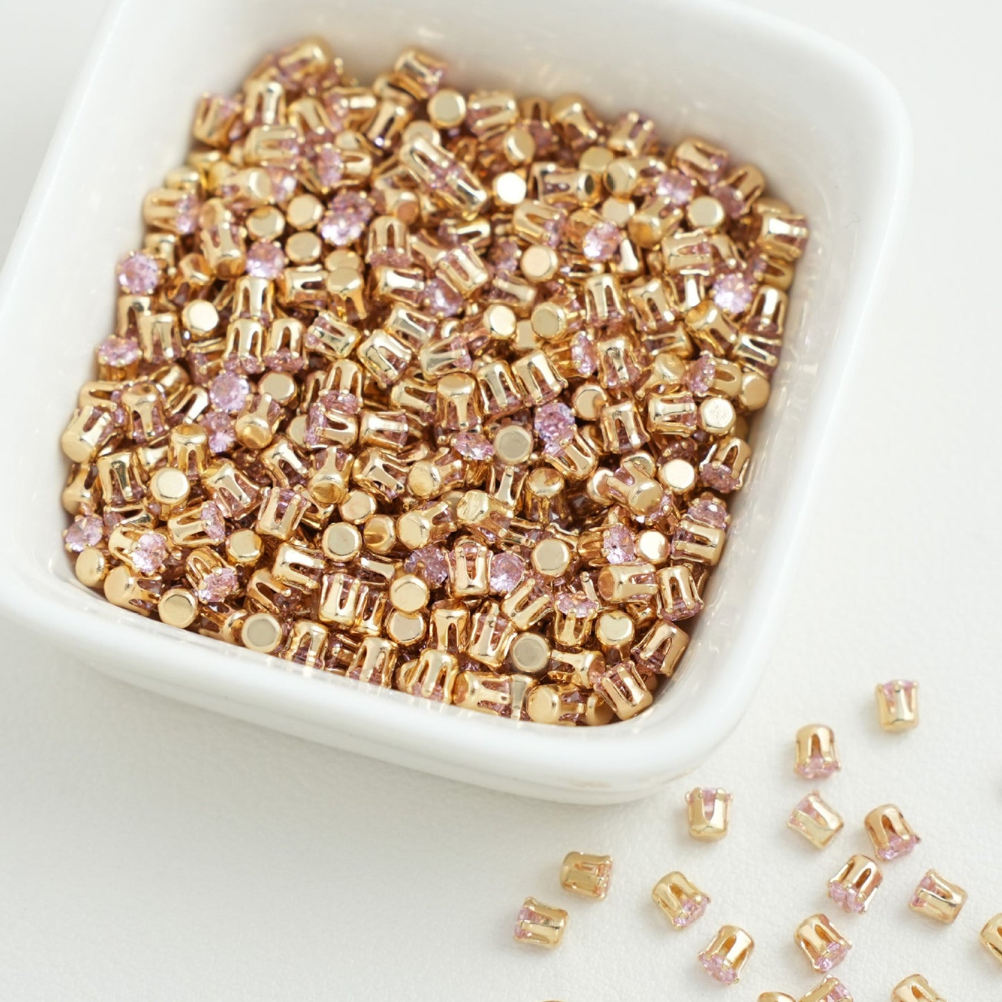 (30pcs)3MM Round Gold Base Prong-set CZs