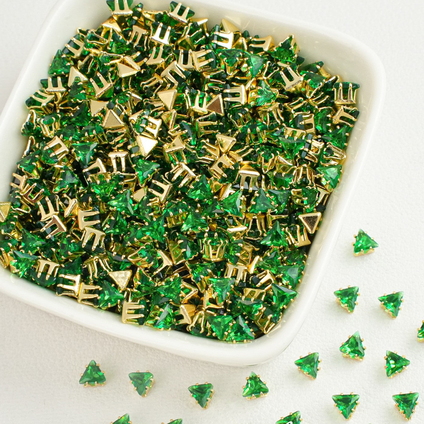 (30pcs)4MM Triangle Gold Base Prong-set CZs