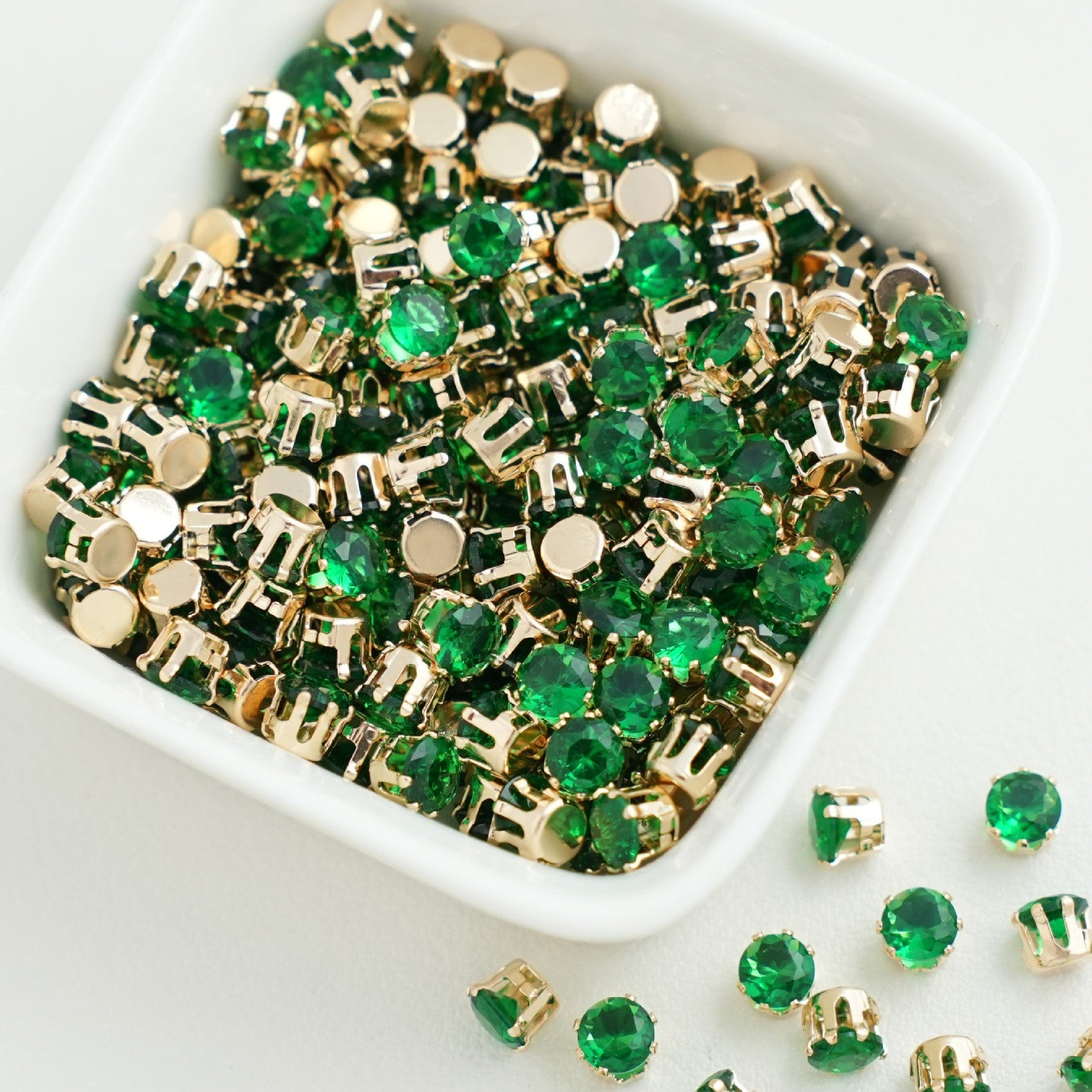 (30pcs)5MM Round Gold Base Prong-set CZs