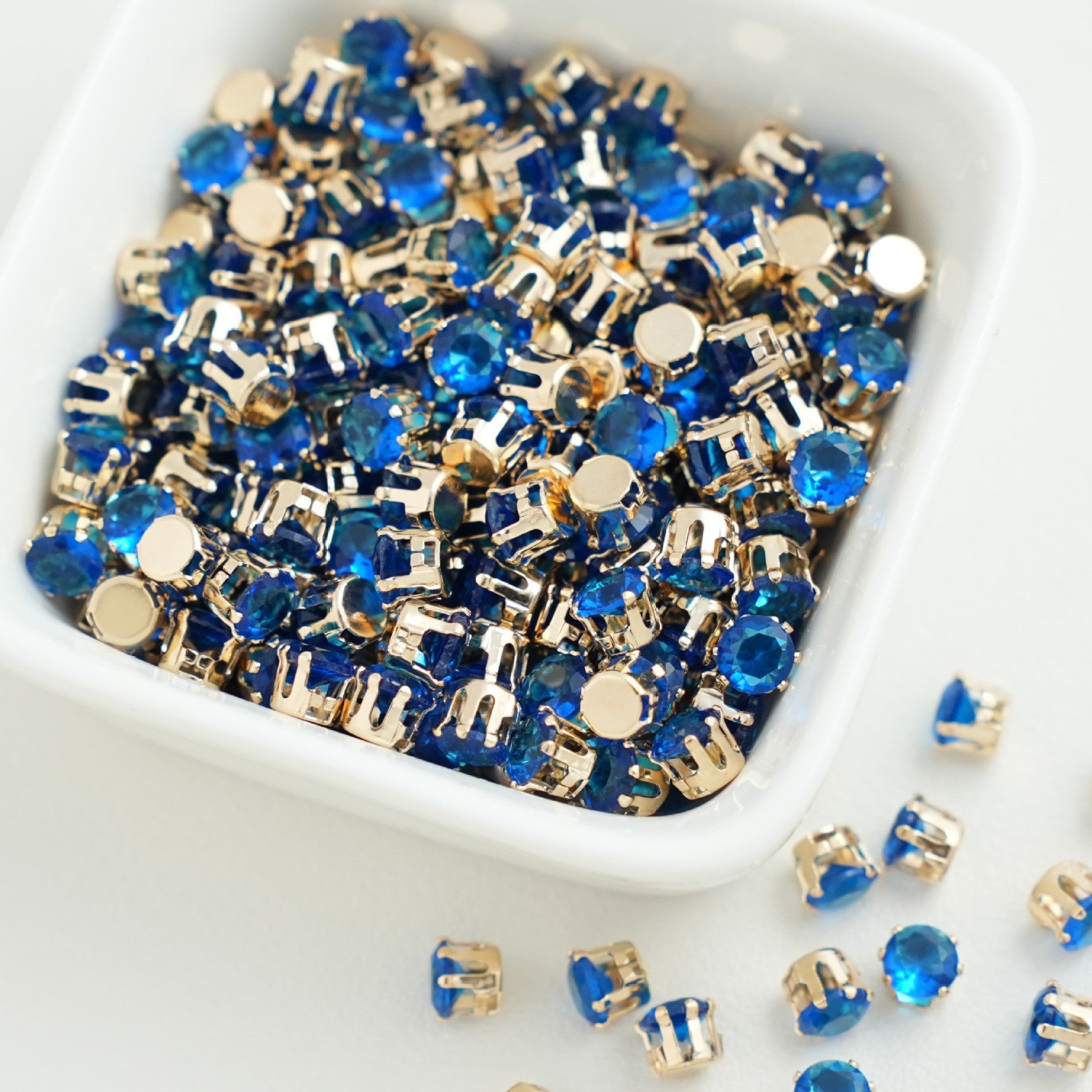 (30pcs)5MM Round Gold Base Prong-set CZs