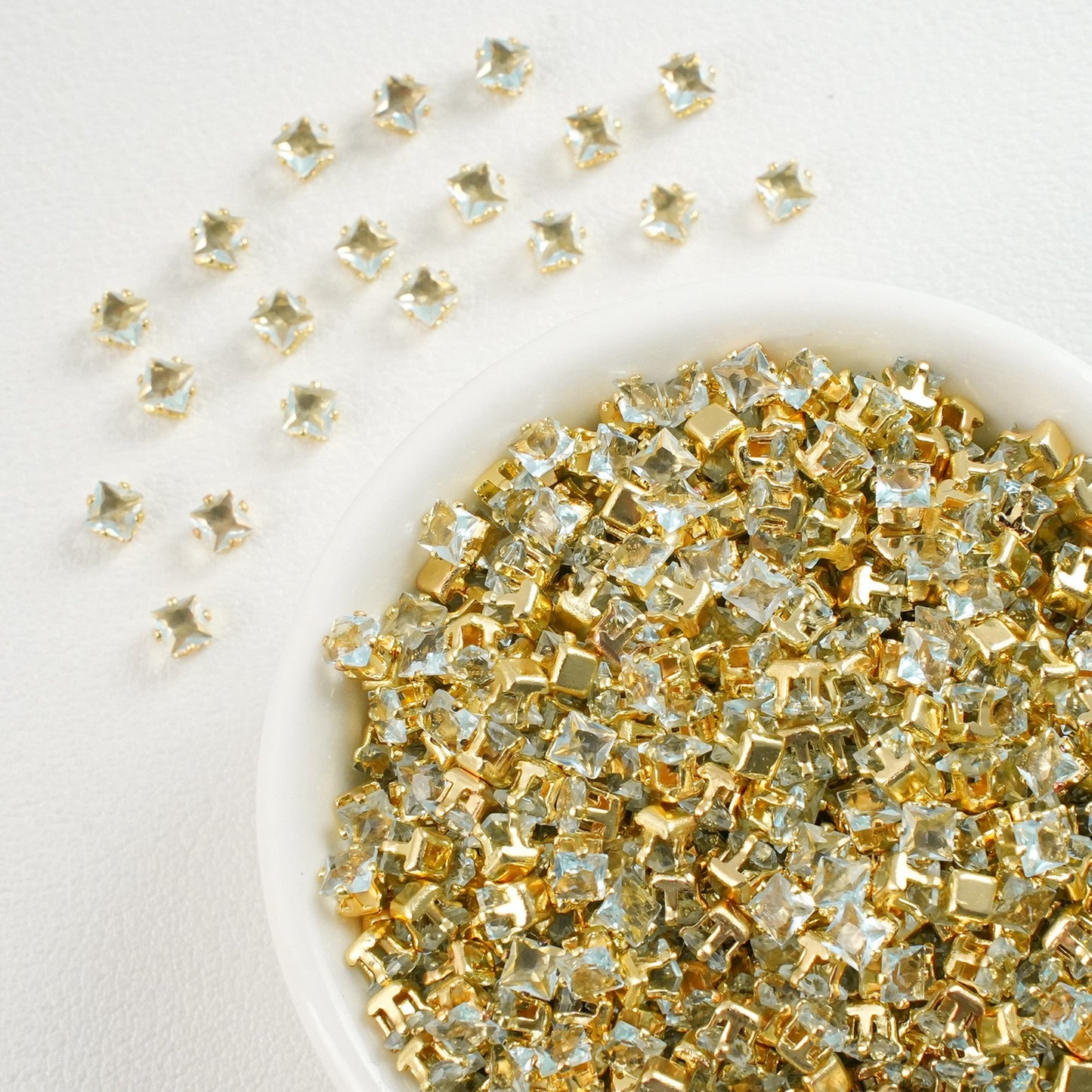 (30pcs)3x3MM Gold Base Square Prong-Set CZ