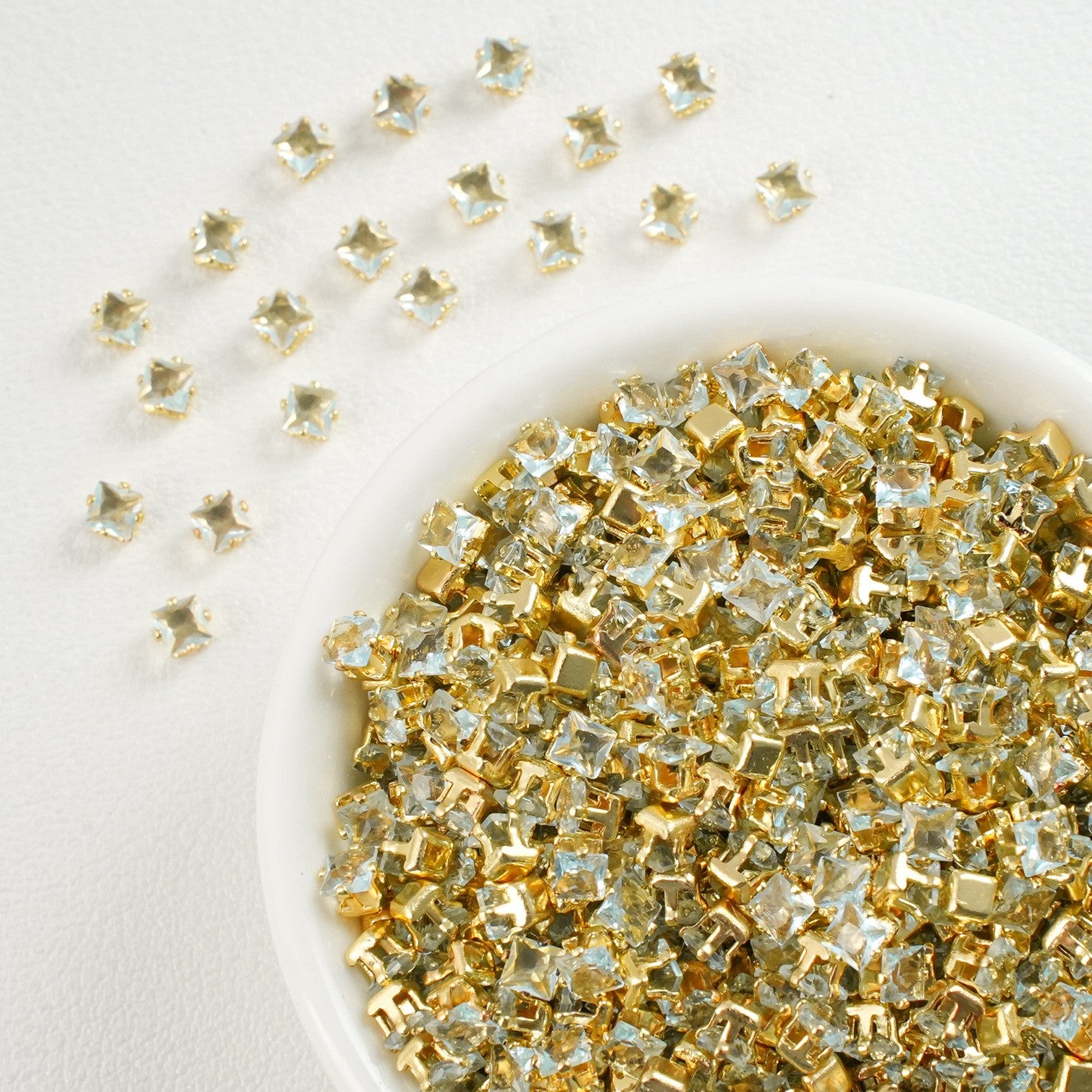 (30pcs)3x3MM Gold Base Square Prong-Set CZ