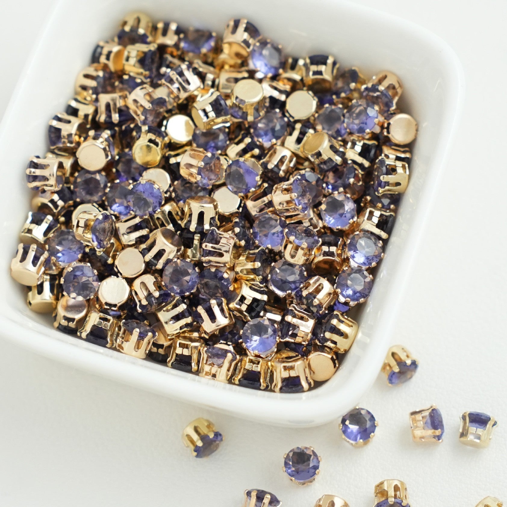(30pcs)5MM Round Gold Base Prong-set CZs